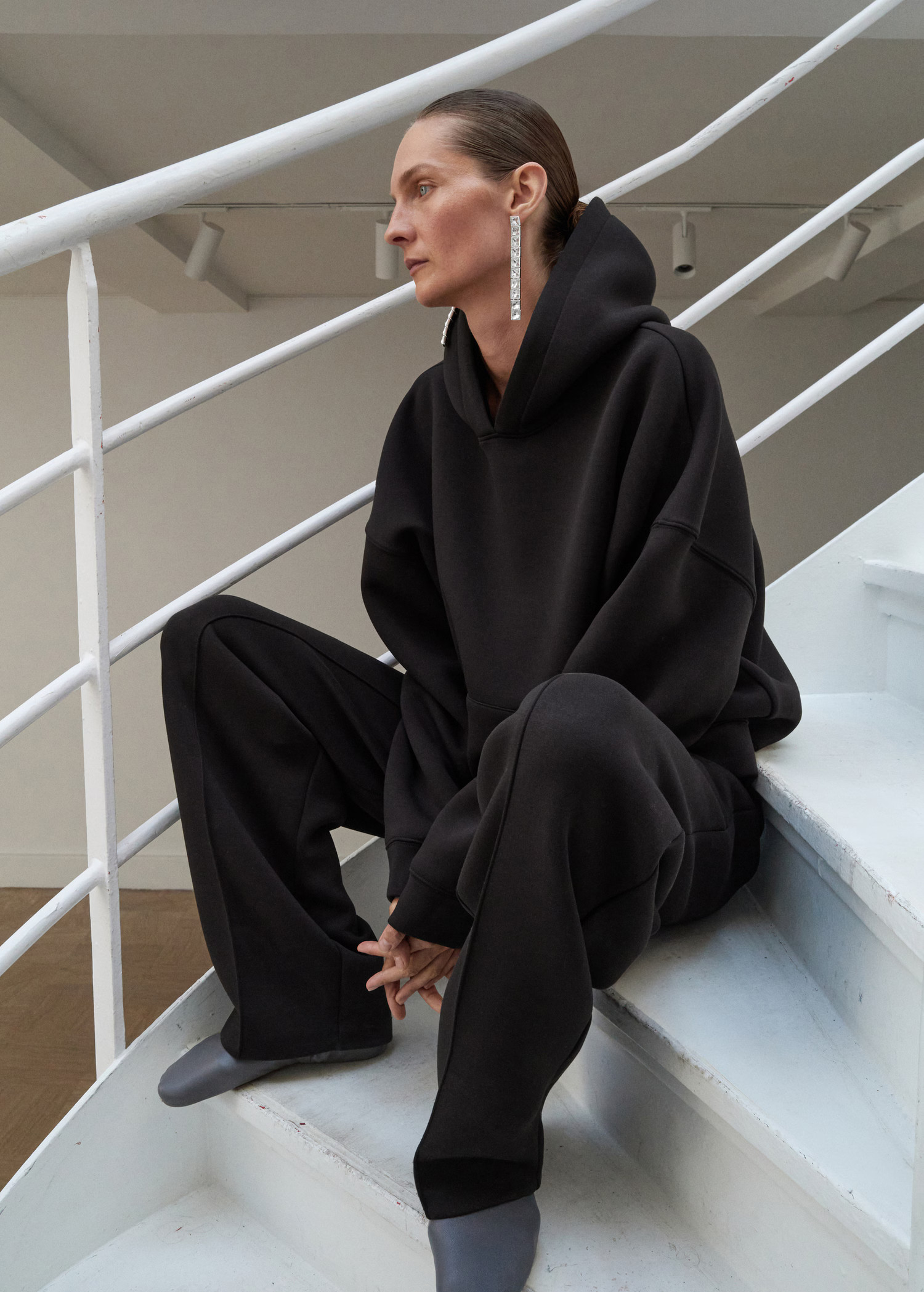 Jogger trousers with seam detail | MANGO (UK)