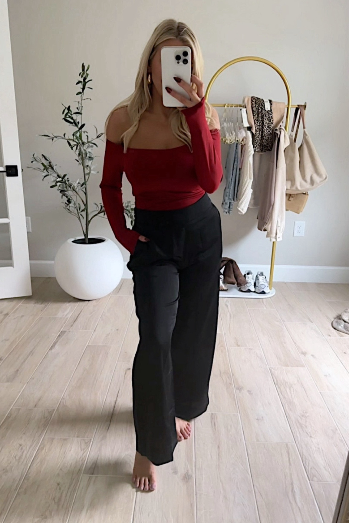 These satin pants are a dream! I did my true size 6 for ref ❄️🎅🏼✨