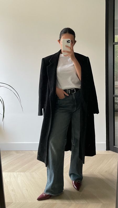 Autumn outfit inspo 🖤

outfit inspiration, oversized black double breasted wool coat, COS, H&M, leather belt, the clean cut tshirt, Reformation, Massimo Dutti, wide leg jeans, Arket, burgundy kitten heel mules, Nederland. 

#LTKeurope #LTKstyletip #LTKSeasonal