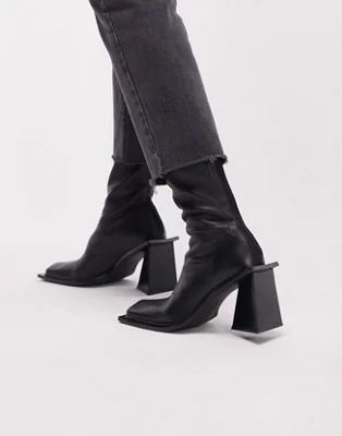 Topshop – Halo – Stiefel aus hochwertigem Leder mit eckiger Zehenpartie und Absatz in Schwarz | ASOS (Global)