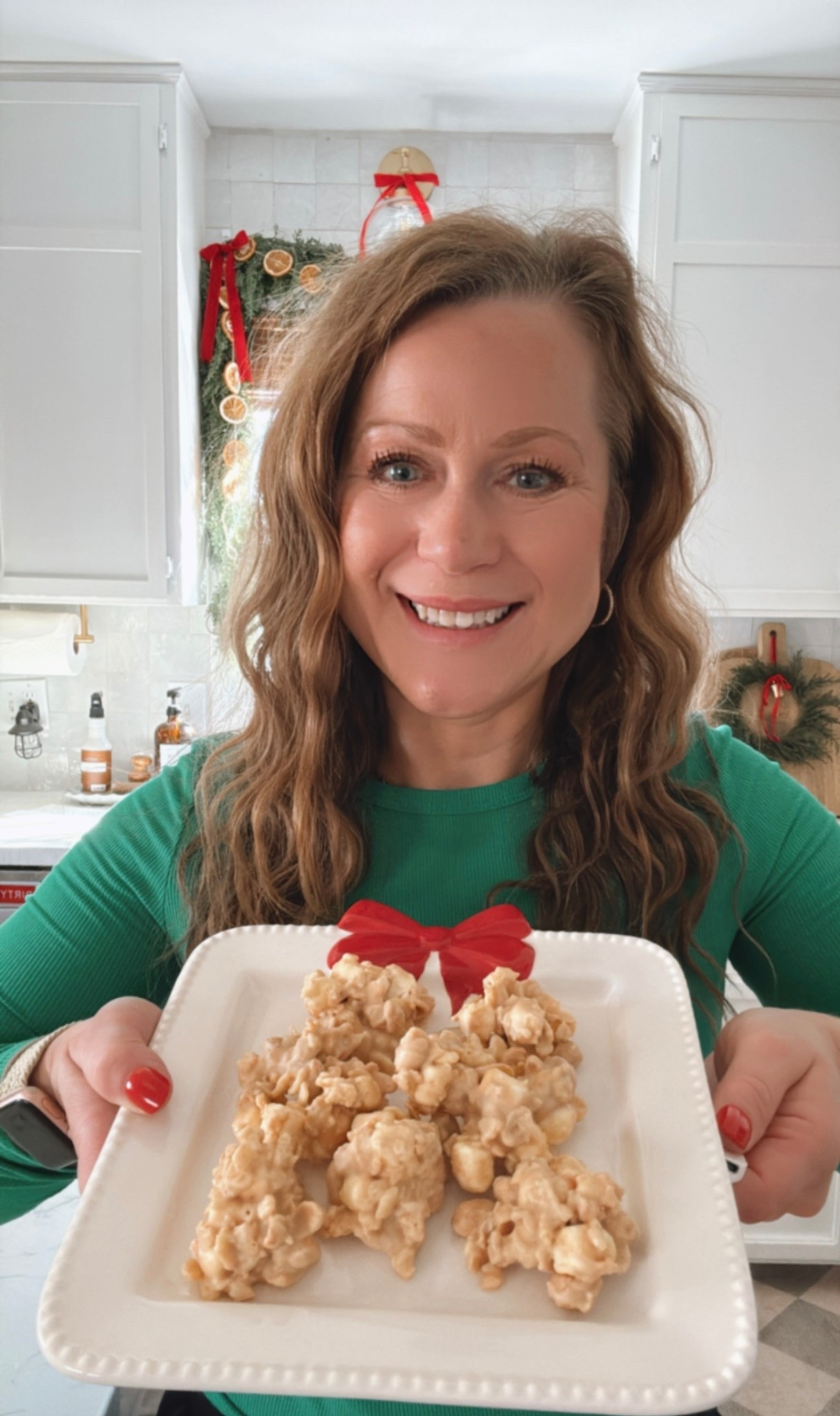 Holiday looks 

Green long sleeve top
Bow appetizer plates 

#LTKHome #LTKHoliday #LTKMidsize