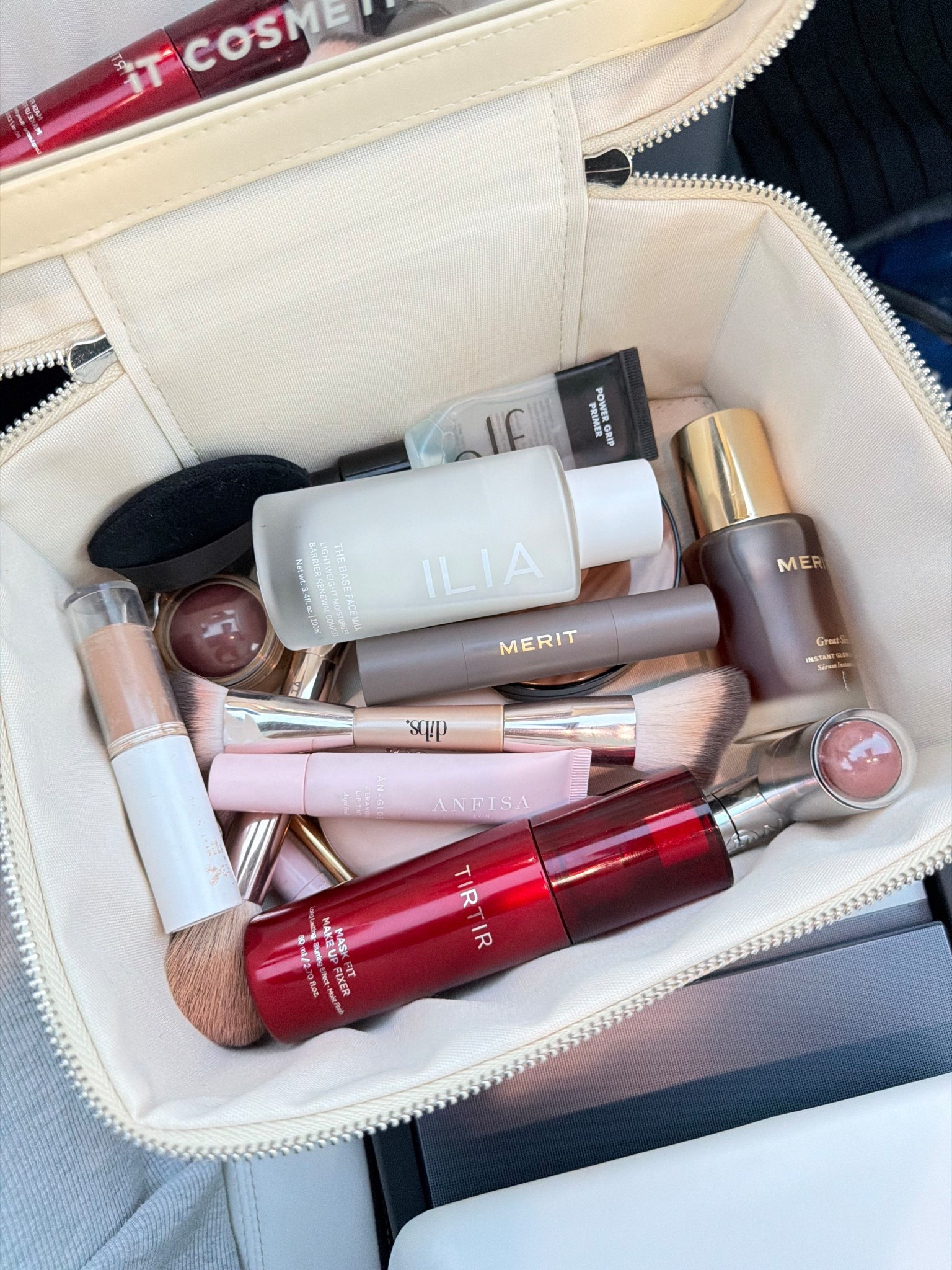 hiii! my favorite on the go products when it comes to makeup, I have everything linked down below <3 

#LTKBeauty #LTKgrwm #LTKdayinmylife