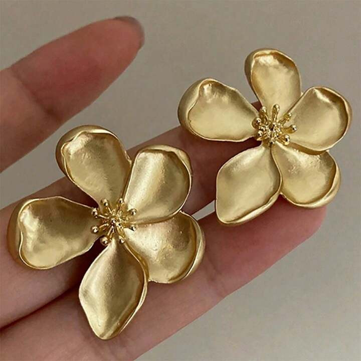 1 Pair Of New Retro French Style Metal Flower Earrings, Exaggerated And Luxurious High-End Design... | SHEIN