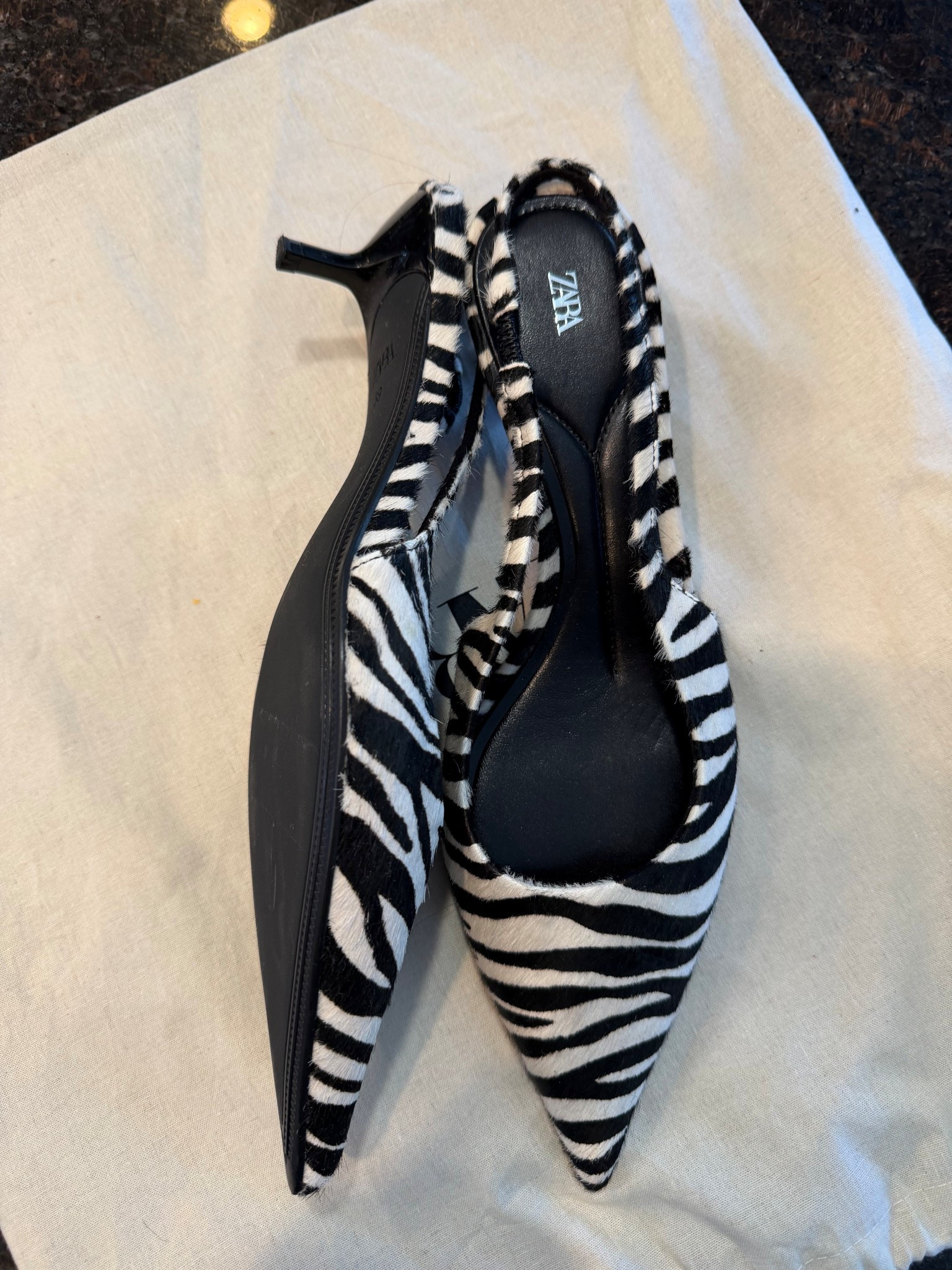 My new fav kitten heels! Easy way to add texture to your outfit 🦓 

#ponyhairshoe #zebrashoe 

#LTKFindsUnder100 #LTKGiftGuide #LTKootd