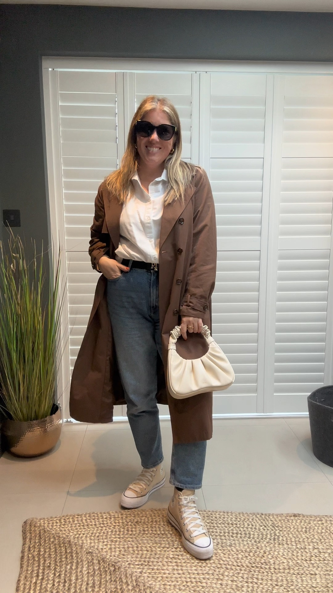 Classic white shirt, jeans and trench. Customisable converse

#LTKstyletip #LTKeurope