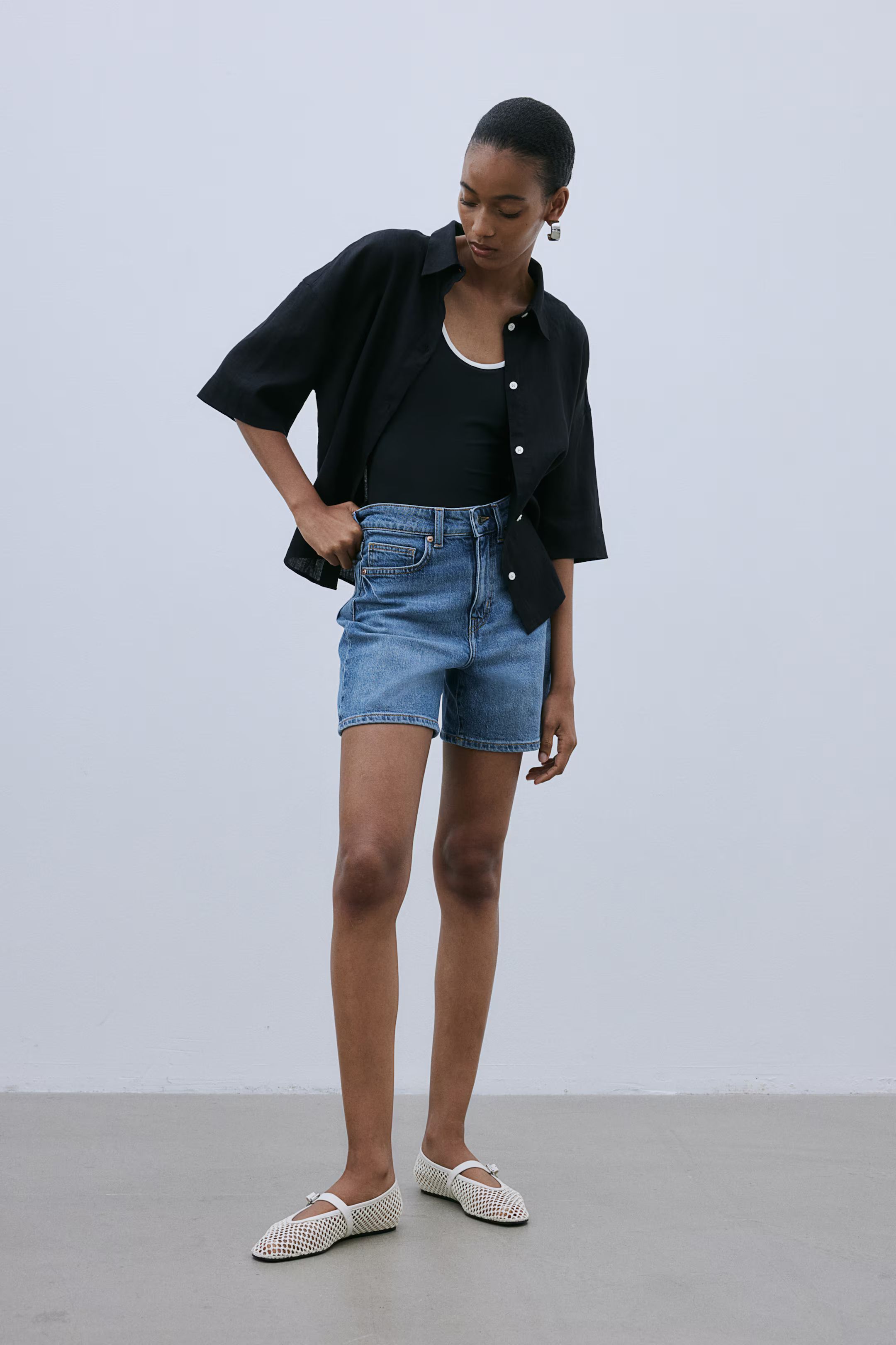 High-waisted denim shorts | H&M (UK, MY, IN, SG, PH, TW, HK)