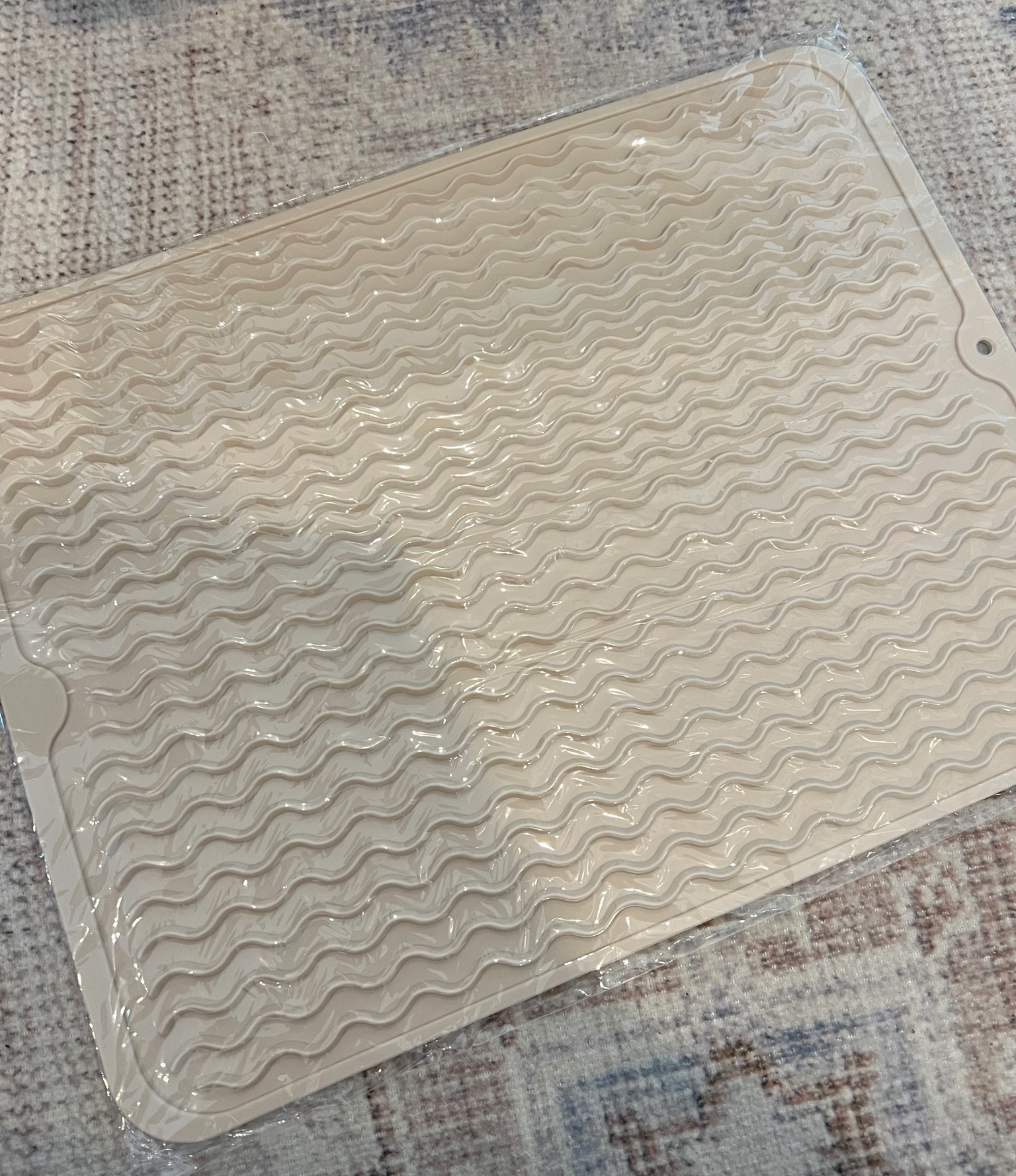 Bought this silicone dish dry mat! It’s also heat resistant! 


#amazon #amazonfinds 

#LTKHome
