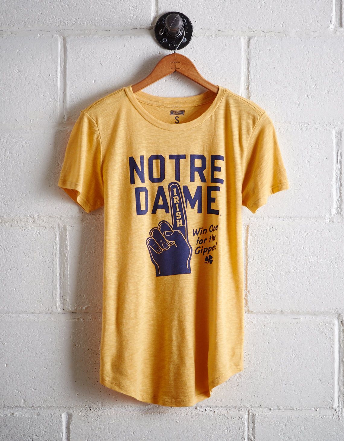 Tailgate Women's Notre Dame Foam Finger T-Shirt, Yellow | American Eagle Outfitters (US & CA)