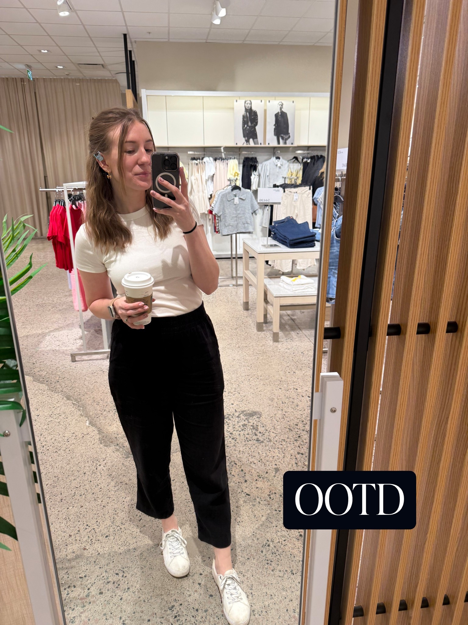 Comfy spring vibes 

I got these linen pants in regular length so they are capris on me (5’5) would recommend tall sizing for true ankle length 