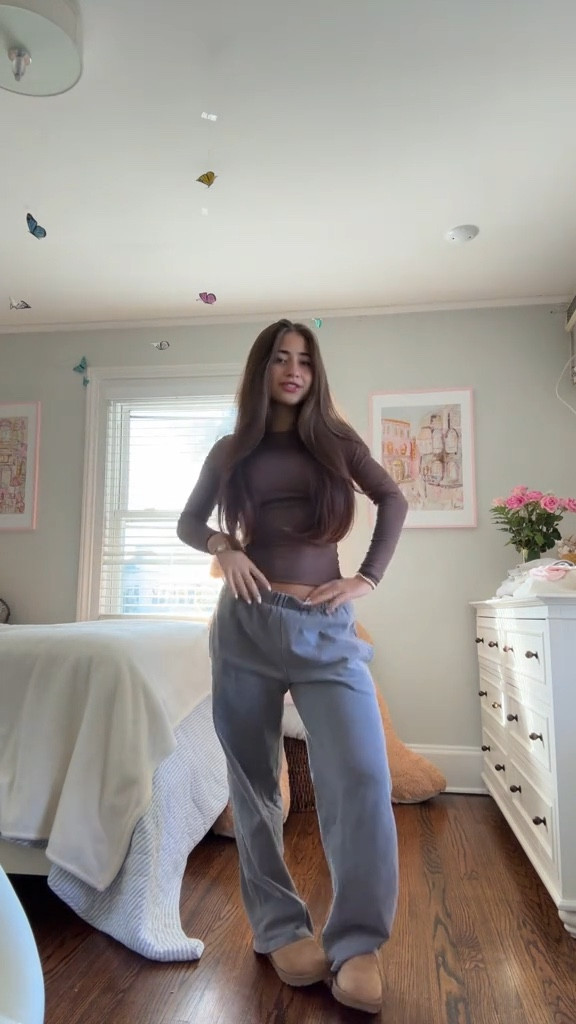 comfy outfit typa day 😚🧸 
top: xs (from amaré)


#LTKWatchNow #LTKStyleTip
