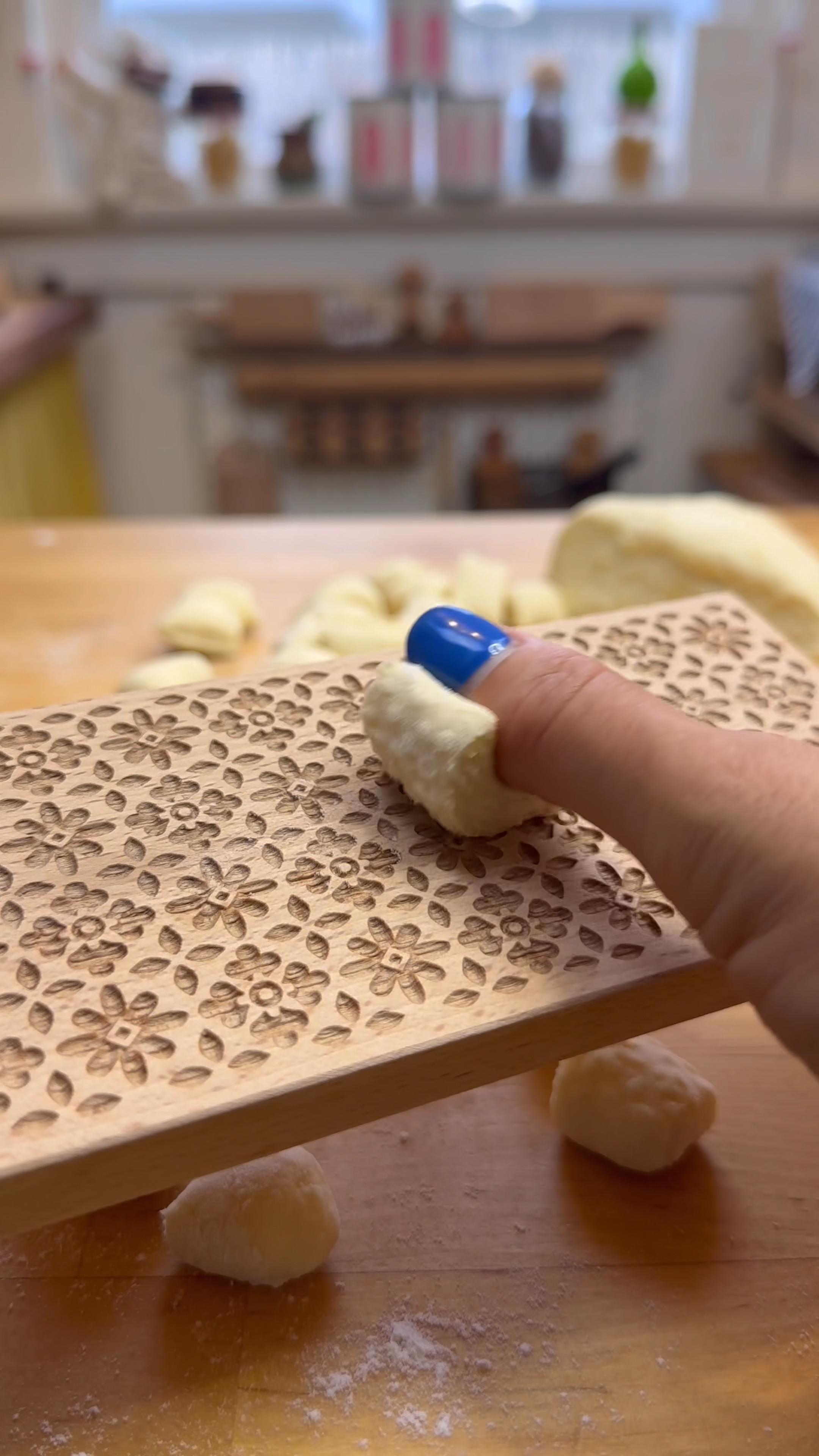 How cute are these lemon ricotta gnocchi, rolled with this beautiful floral gnocchi board 😍 #lemon #ricotta #gnocchi #pastamaking #pastalover

#LTKHome #LTKVideo