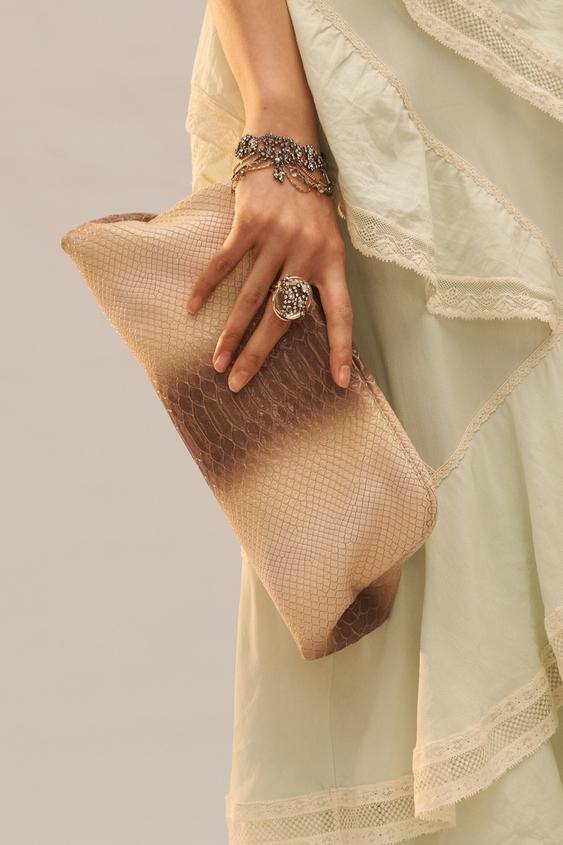 LIMITED EDITION EMBOSSED LEATHER POUCH | Zara US