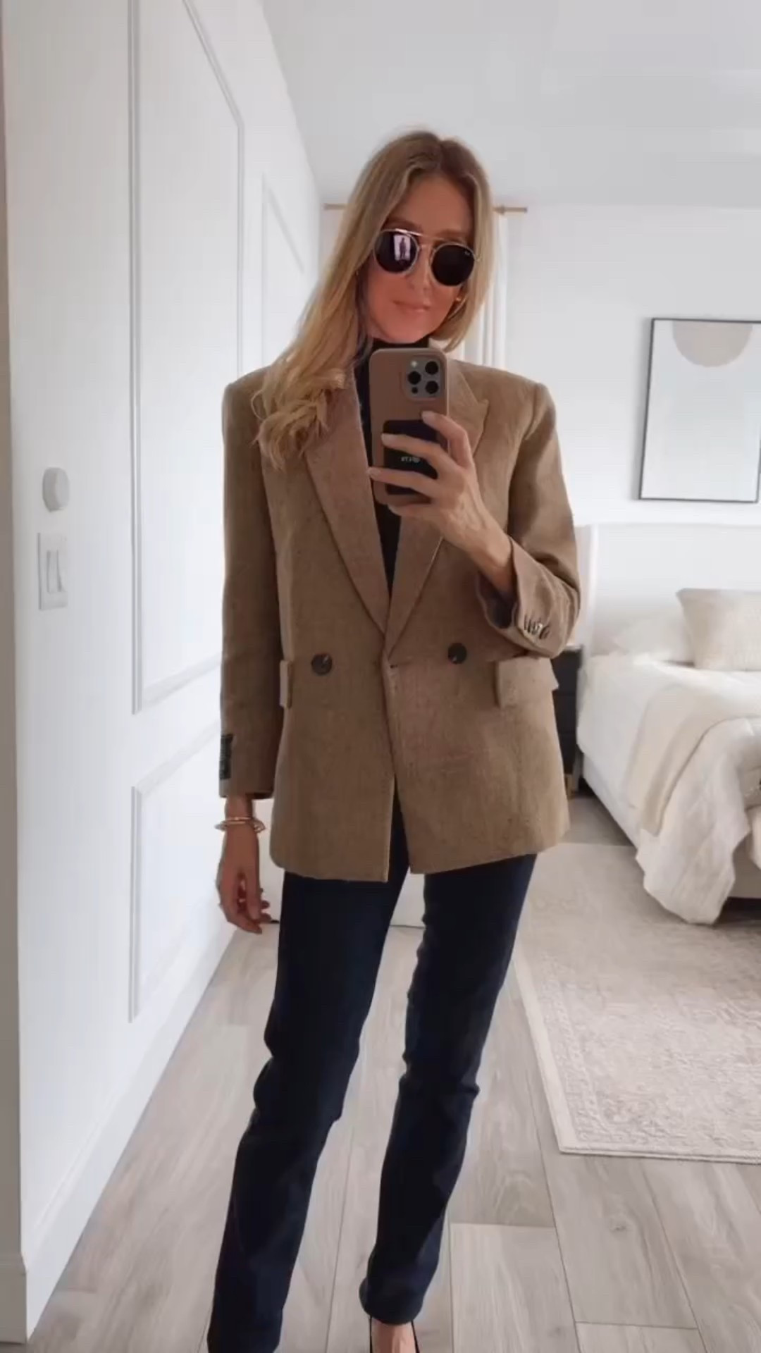 Such elegant and beautiful outwear that is perfect for this cooler season! I love to stay warm and still look put together, and this blazer is everything! 🙌🏼

Aline — 15% off
Aline20 — 20% off on orders of 2 or more items
Aline30 — 30% off on orders of 3 or more items



#LTKU #LTKSeasonal #LTKootd