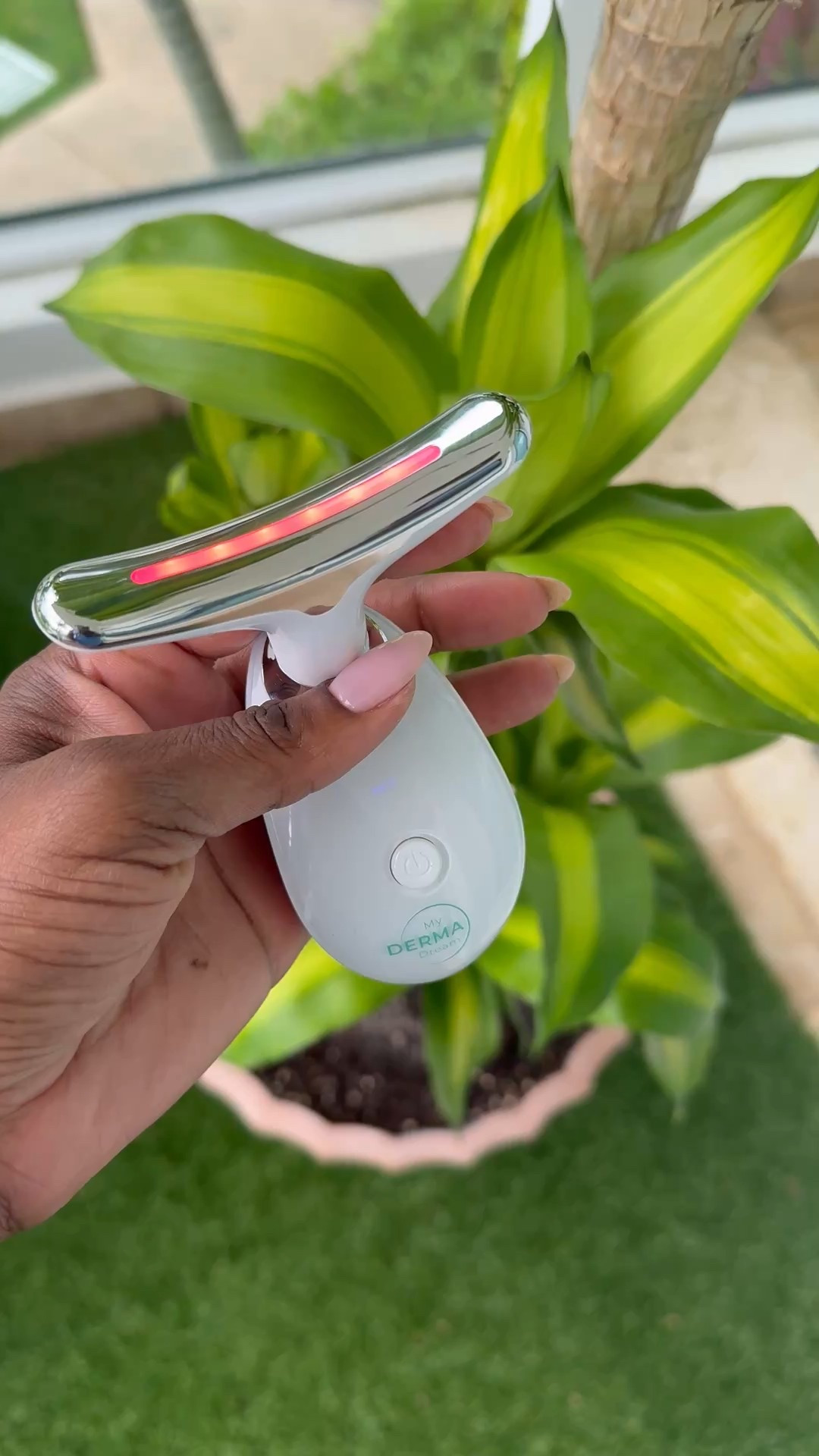 Red light therapy at your fingertips. This device is small enough to throw in my handbag yet powerful enough to tighten, lift, and rejuvenate my skin. 

#winning #skincareonthego
#redlighttherapy 

#LTKBeauty