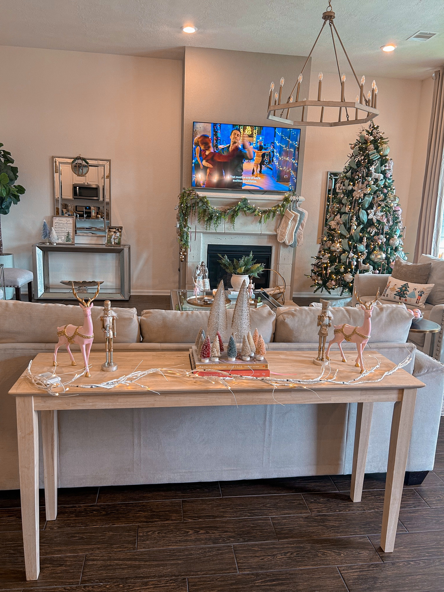 Christmas console styling!! ☺️💕🎄✨ 

#LTKSeasonal #LTKHome #LTKHoliday