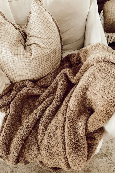 The coziest blanket you will ever use. I love my barefoot dreams blanket 🤗

#LTKxNSale #LTKhome #LTKfamily