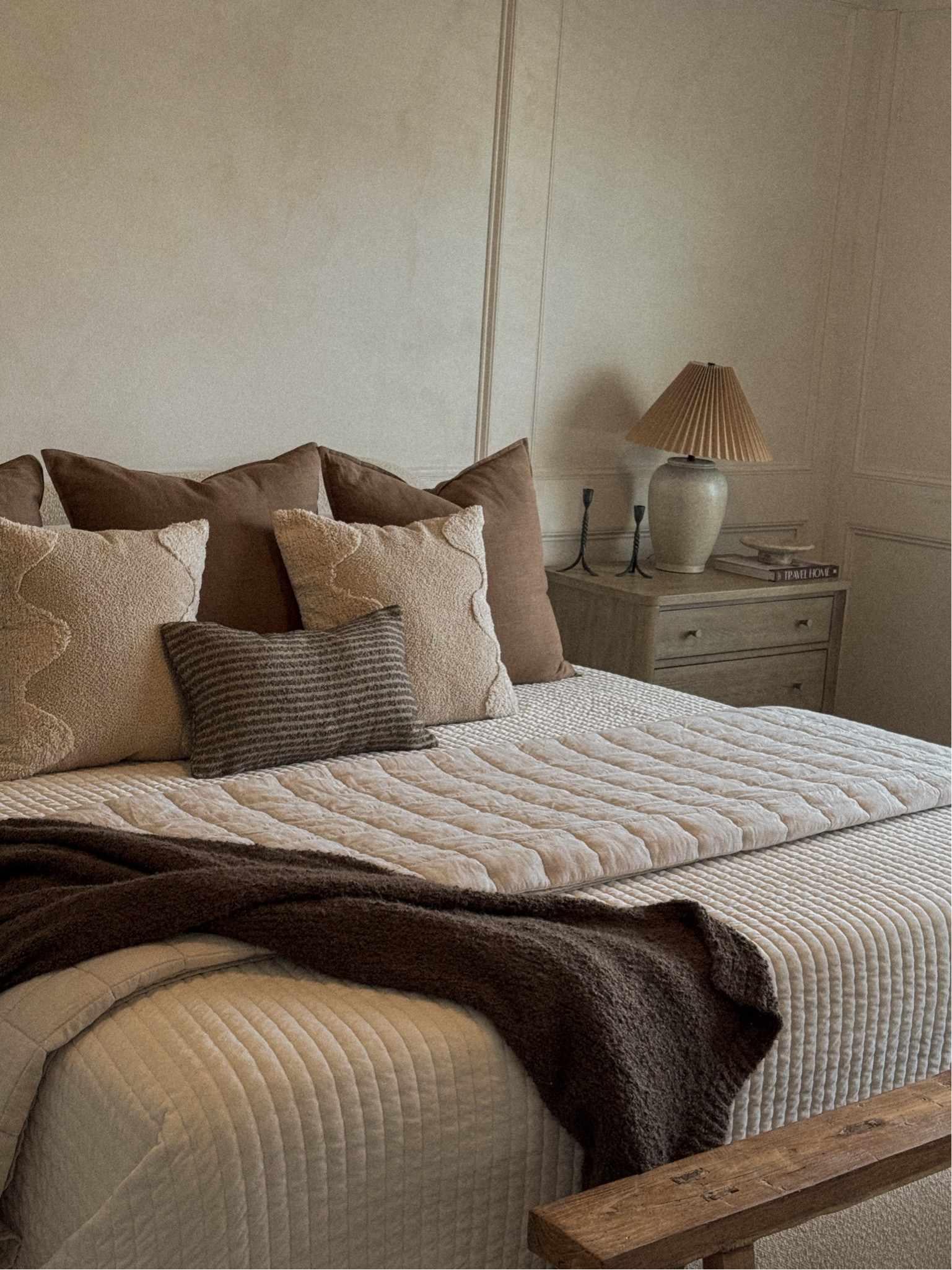 Shop my neutral bedroom!

Castlery 
Target 
Wayfair 
Amazon 
Lime wash walls 
