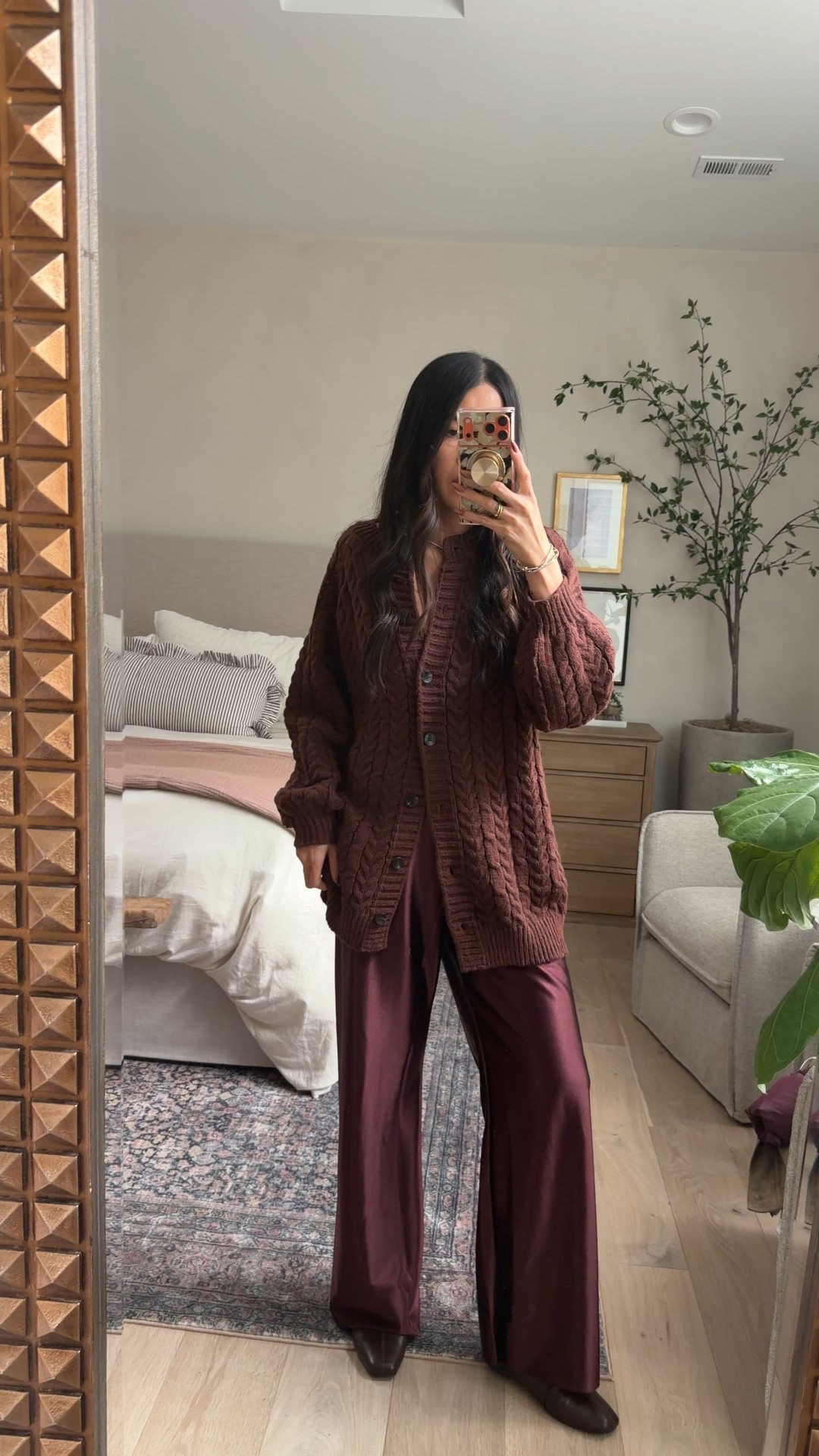 Amazon satin pants - small runs large
Amazon cardigan - medium oversized tiny
Flats - tts 

Thanksgiving outfit 
Causally Amazon fashion 
Holiday outfit
Satin silk pants
Cable knit cardigan 

#LTKCyberWeek #LTKmomlife #LTKHoliday