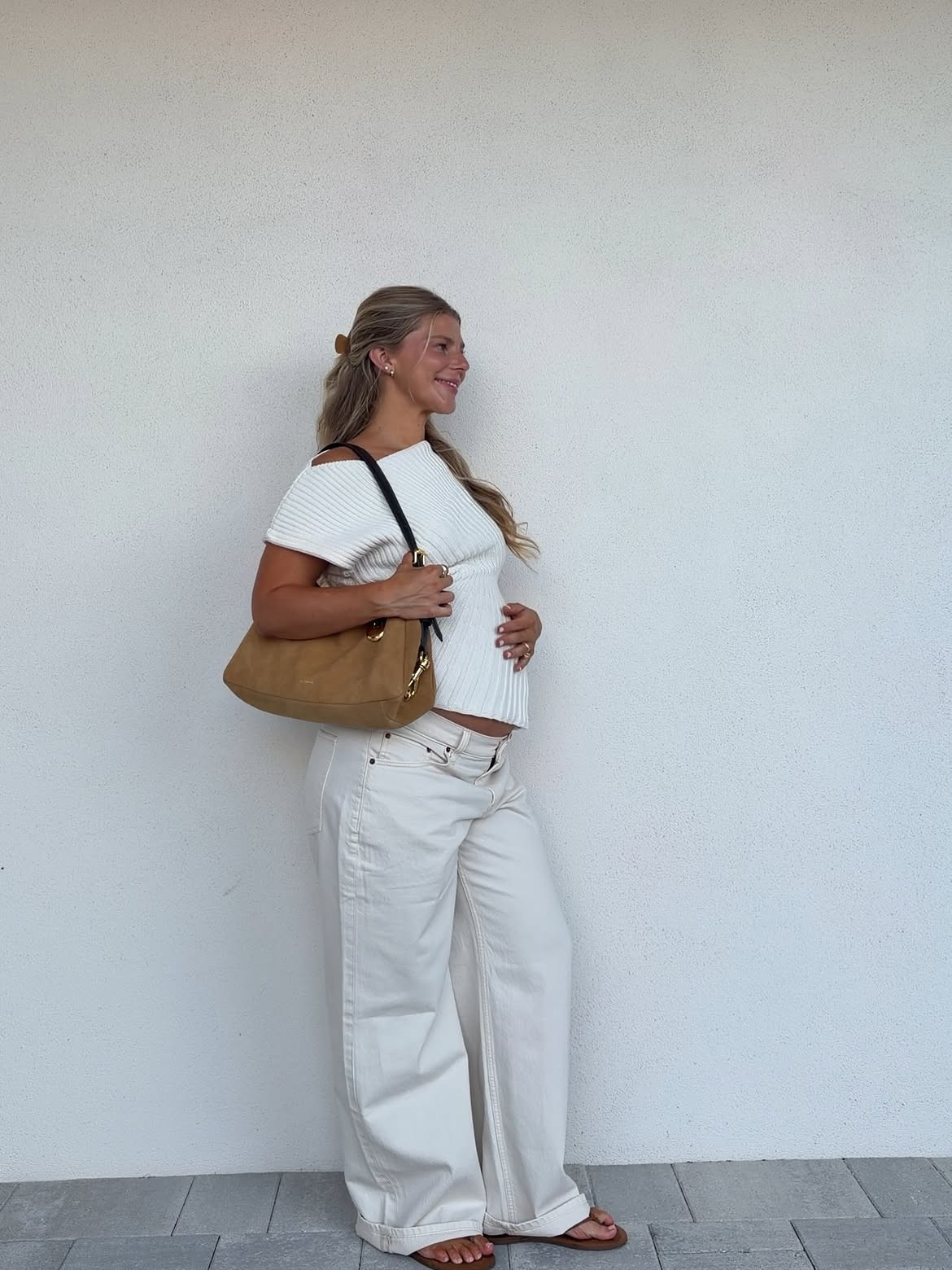 All white outfit styling the baby bump 🤍🎀