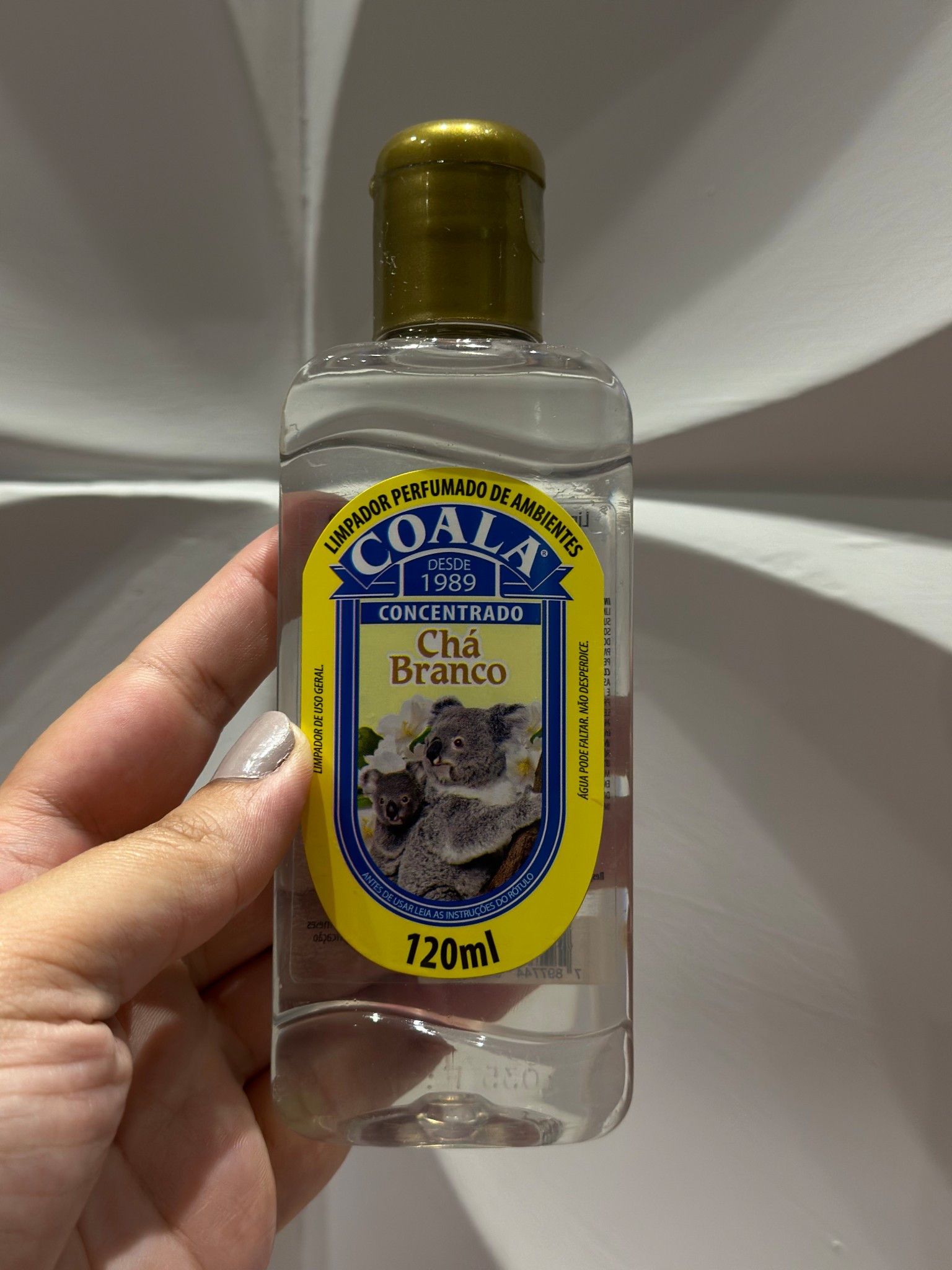 O produto hypado do momento: Coala de chá branco ! Depois de viralizado, está difícil encontrar nos mercados mas por um motivo: o cheiro que ele deixa em casa é surreal ! Eu amo a linha e uso em tudo quanto é canto daqui de casa. E vocês, já usaram ?

#LTKhome #LTKpromo #LTKbrasil