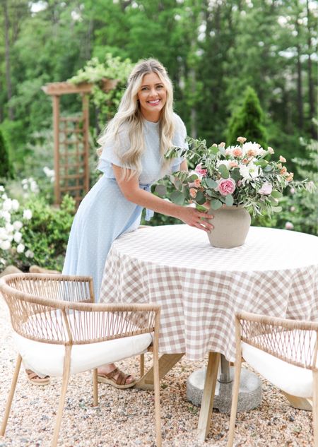 I love this sweet checkered tablecloth for spring! 😍 Also, be sure to watch my floral arrangement tutorial over on YouTube at 2pm EST today! 🎉🌸💐#ltkseasonal #garden #homedecor #outdoordecor #patiodecor #ltkparties

#LTKhome #LTKparties #LTKSeasonal