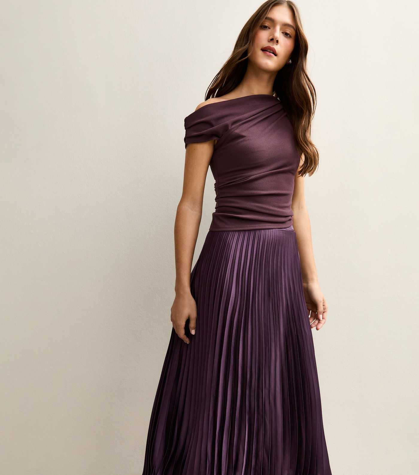 Dark Burgundy Satin Pleated Midi Skirt | New Look | New Look (UK)