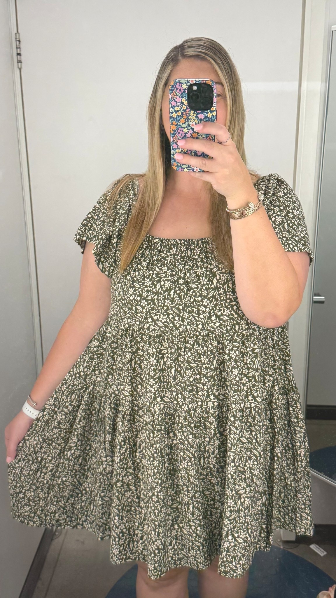 Get this green mini floral swing dress for midsize and plus-size women - loose fit, flutter sleeves, elastic scoop neck, perfect for brunch, beach days, or backyard BBQs. On sale now under $30 comes in four colors. 

midsize fashion, plus size fashion, plus size summer dresses, affordable summer outfits, cute summer dresses 

#CommissionsEarned #MidsizeStyle #PlusSizeStyle #AffordableFashionFinds #SummerDresses

#LTKMidsize #LTKPlusSize #LTKFindsUnder50