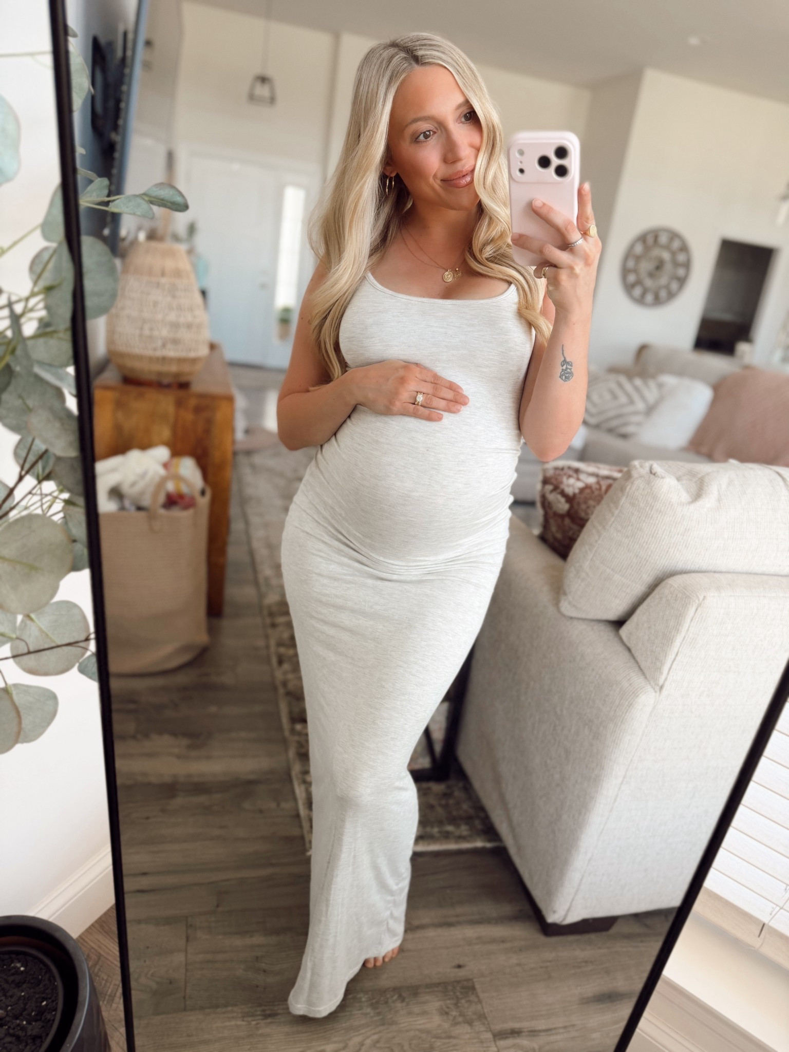 Living in this @Bumpsuit dress for spring - perfect for my pregnant mamas this spring and summer! 