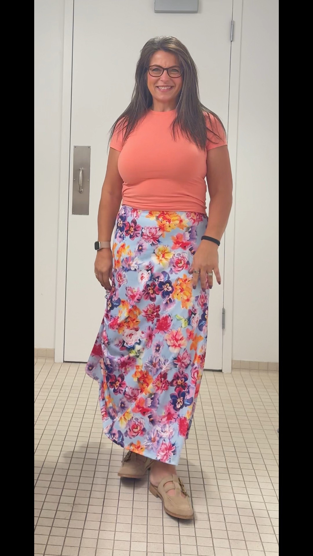 Happy Monday!!! Hope everyone had an amazing weekend! 💕💕
OOTD is an old skirt paired with a Good American baby tee and some mules!!  

#LTKWorkwear #LTKBump #LTKOver40