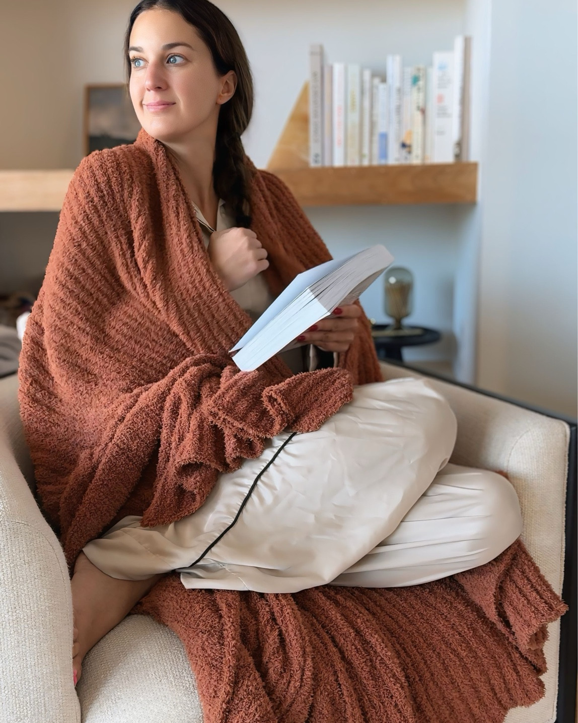 It is officially snuggle weather and this ultra plush throw blanket from @luxome is heavenly! 

It comes in 10 different colors and Clay is perfection for Fall! 🍁 

This would make a great gift for the holidays!

#ad #luxomecomfort #lovemyluxome #ultraplushthrow #fallfavorites


#LTKSeasonal #LTKHome #LTKGiftGuide
