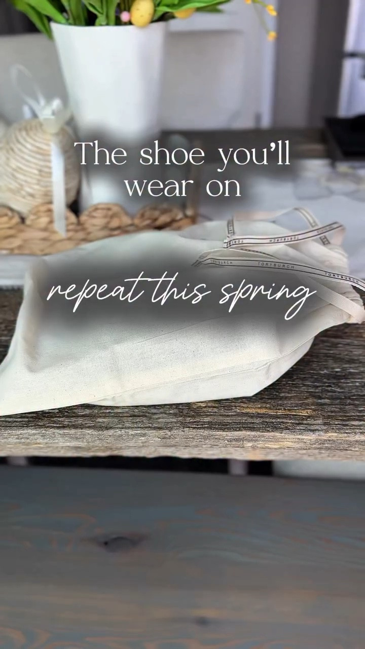 The Tory Burch shoe you’ll be wearing on repeat all spring. The perfect espadrille with a jute platform. They are super comfortable and fit true to size. 



#ToryBurch #springshoes #espadrilleshoes #blackleathershoes

Espadrille, spring shoes, summer shoes, black leather shoes, Tory Burch