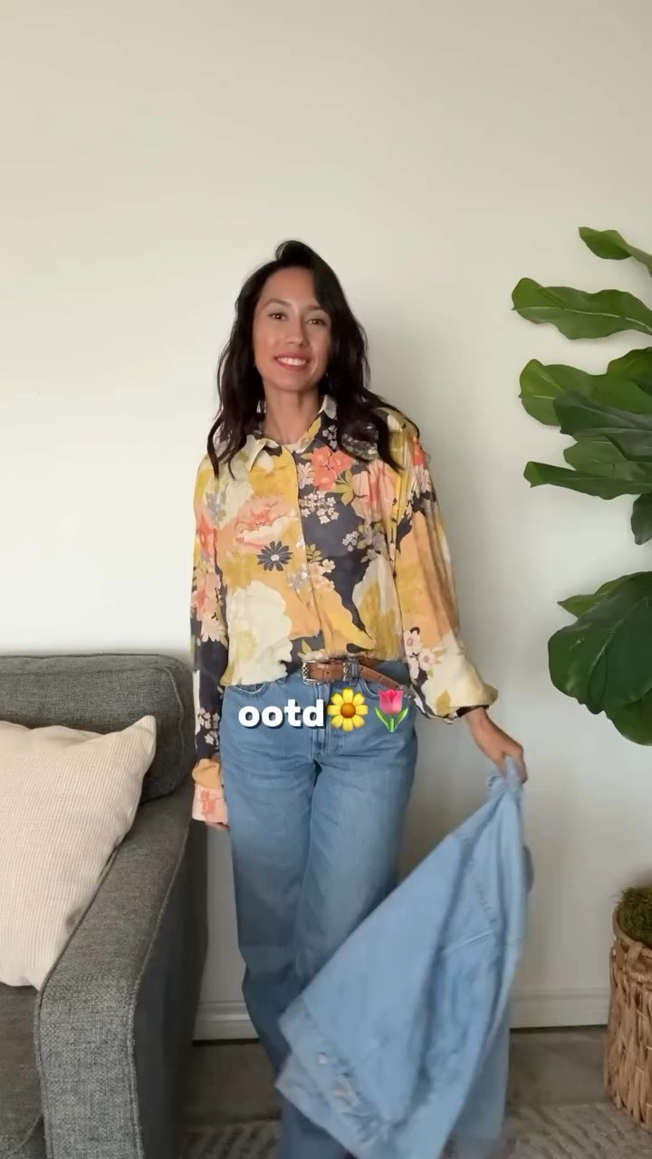 Anyone else ready for spring? 🌼🌷

Here is an outfit inspo for this spring. A little denim on denim with a pop of floral! 

#thanksigotitatthreads #springoutfit #springlook #ootd #ootdfashion #momlife #thriftedstyle #abercrombiestyle #abercrombiepartner #springstyle #florals #denimondenim #ltkstyletip #ltkblogger #momstyle #30sfashion