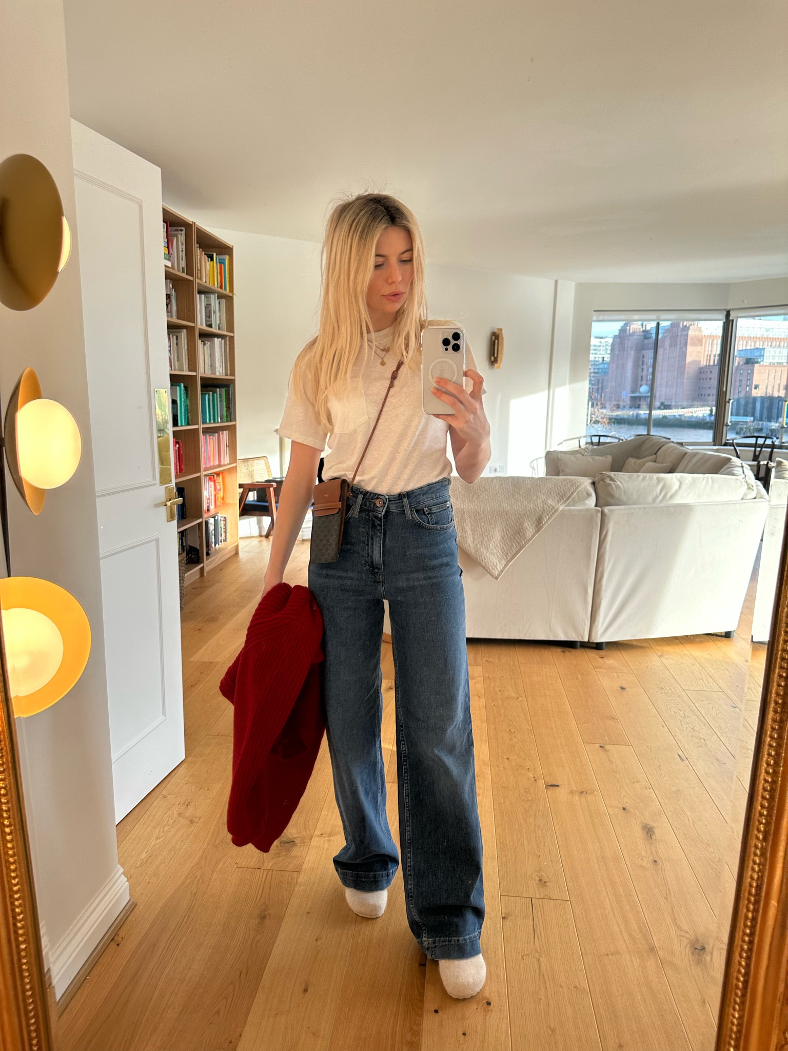 My moving house uniform. I live in these jeans 👖 I’ve linked the best t shirt’s in the 🌍 trust me I’ve tried and tested hundreds 

#LTKSeasonal #LTKFind #LTKbaby