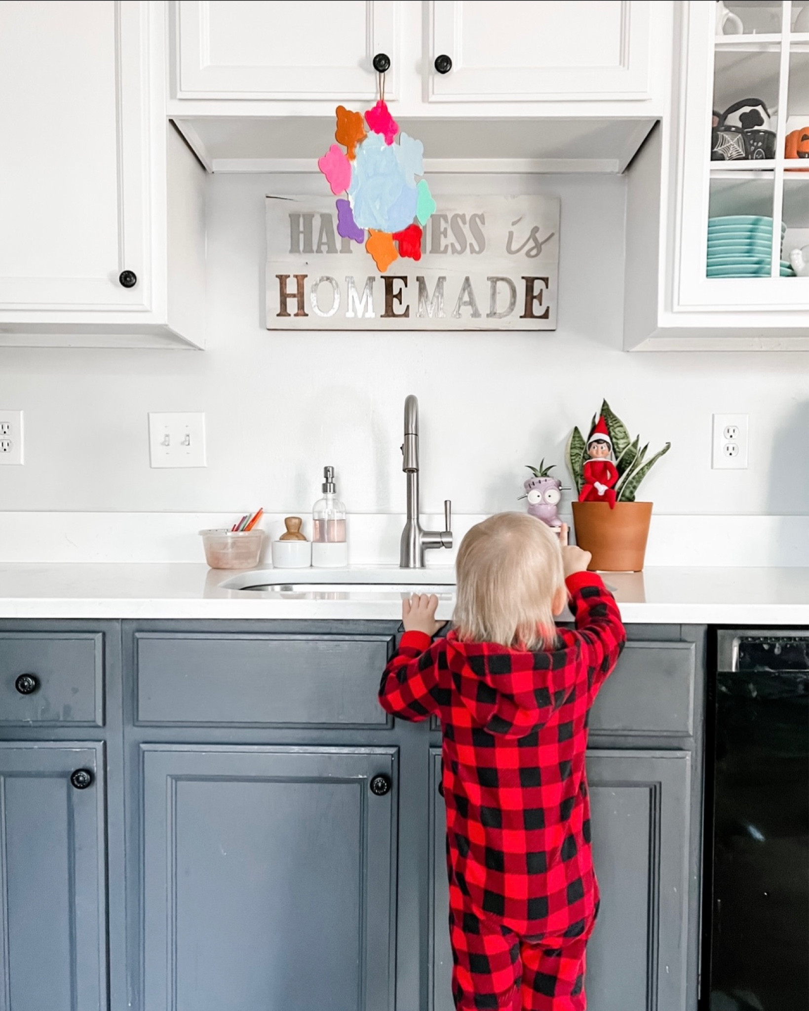 I spy an Elf 👀 

#LTKSeasonal #LTKHoliday #LTKbaby