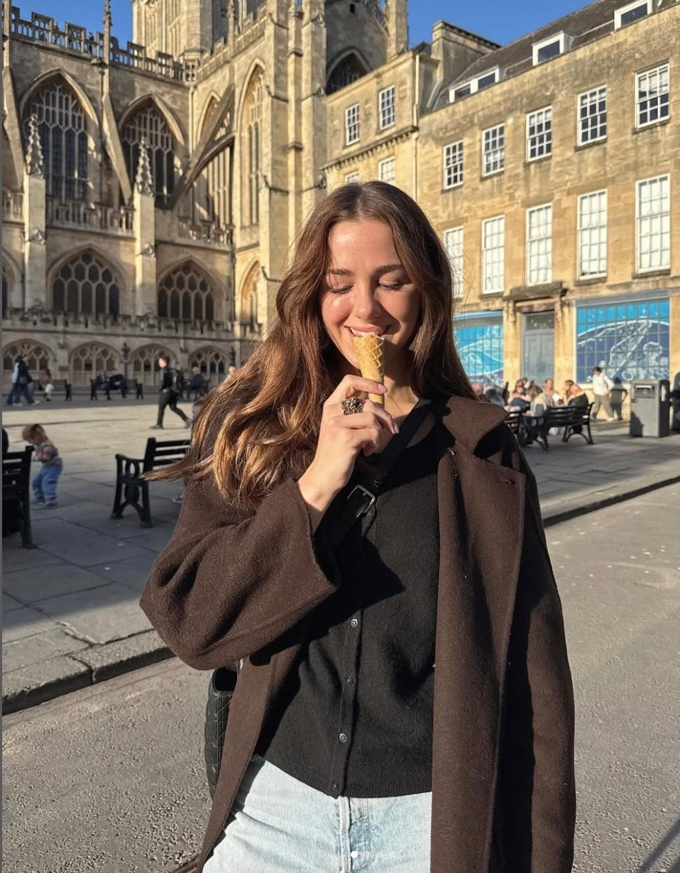 🍂LTK FALL SALE!🍂

This is one of my favorite looks for fall. I love layering a light sweater with a trench over for that elevated look. The whole Abercrombie store is 25% off with the in-app LTK code! Ends 9/29. 🫶🏼🫶🏼

#LTKFallSale #LTKSaleAlert #LTKStyleTip