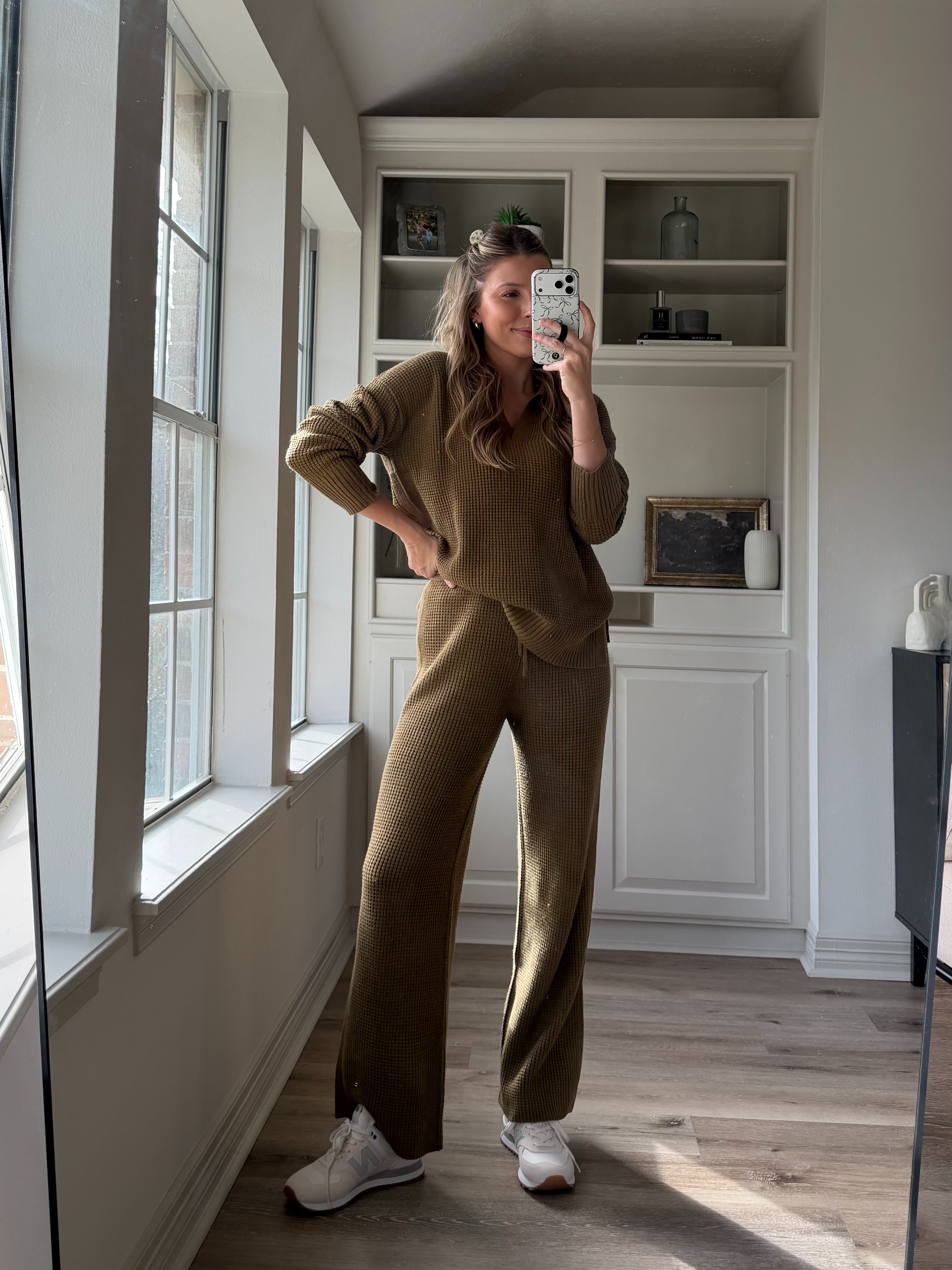 Matching cozy set I've been obsessed with! V neck is stretchy enough to be nursing friendly. Wearing a medium. 

 

#LTKFindsUnder50 #LTKStyleTip