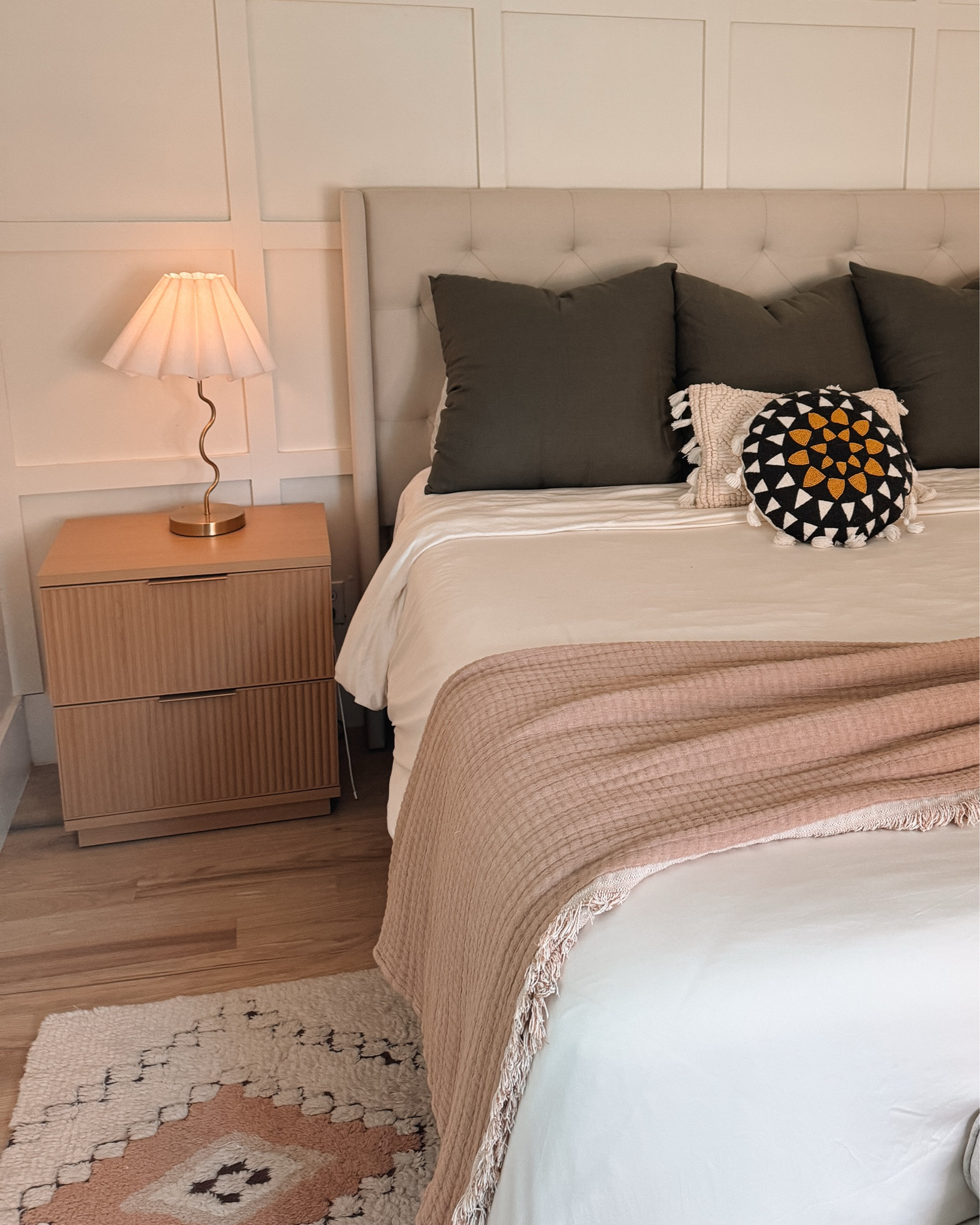 Bamboo sheets, duvet, duvet insert, and linen throw pillows are all from @cozyearth | use code CE-CHELSIE for 40% off site wide at cozyearth.com