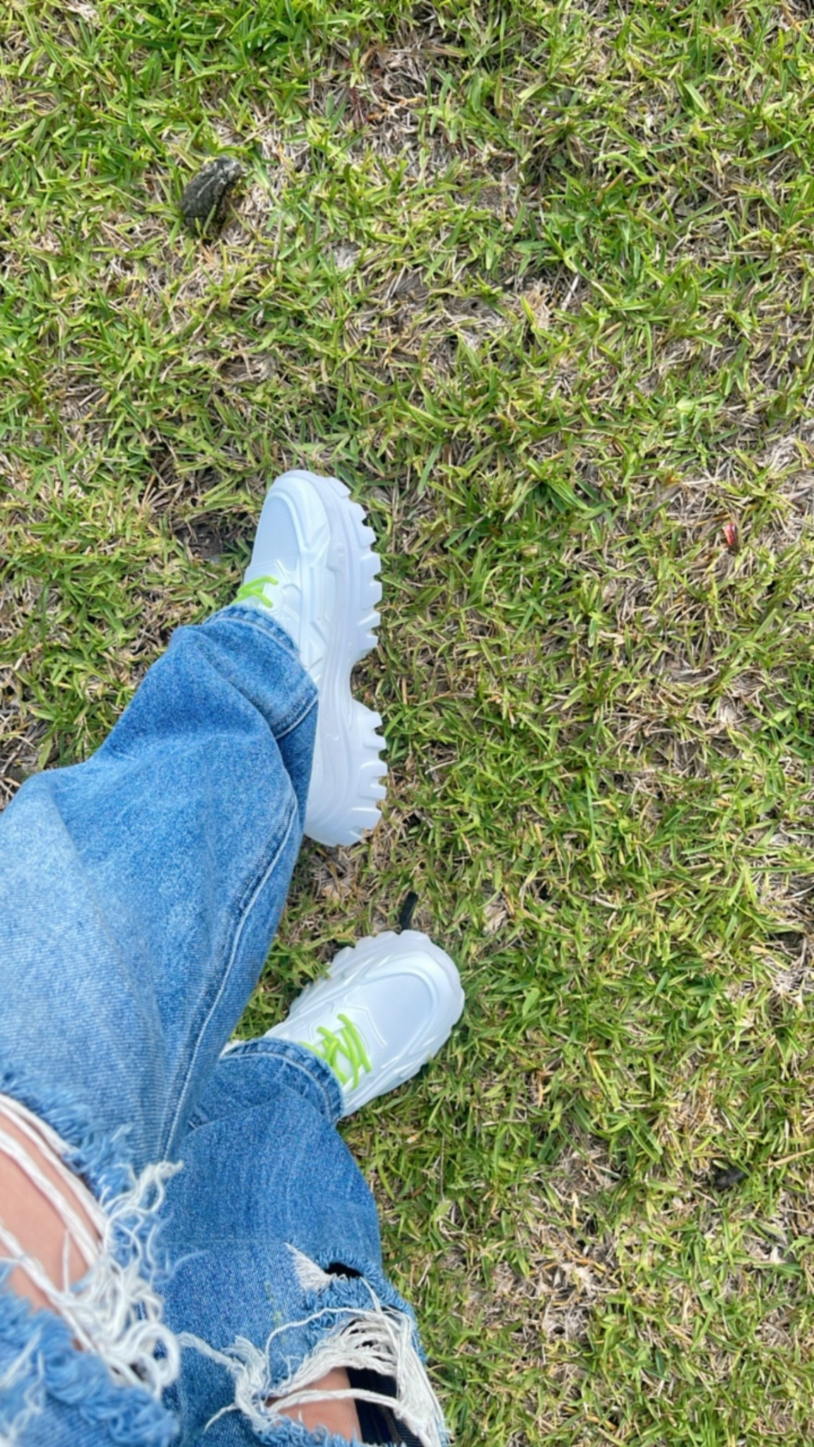 Road trip fit 💁‍♀️ comfy sneakers, ripped denim, and a tank I can layer later. 

#roadtrip #essentials #sneakers #deminm

#LTKBeauty #LTKStyleTip #LTKSeasonal