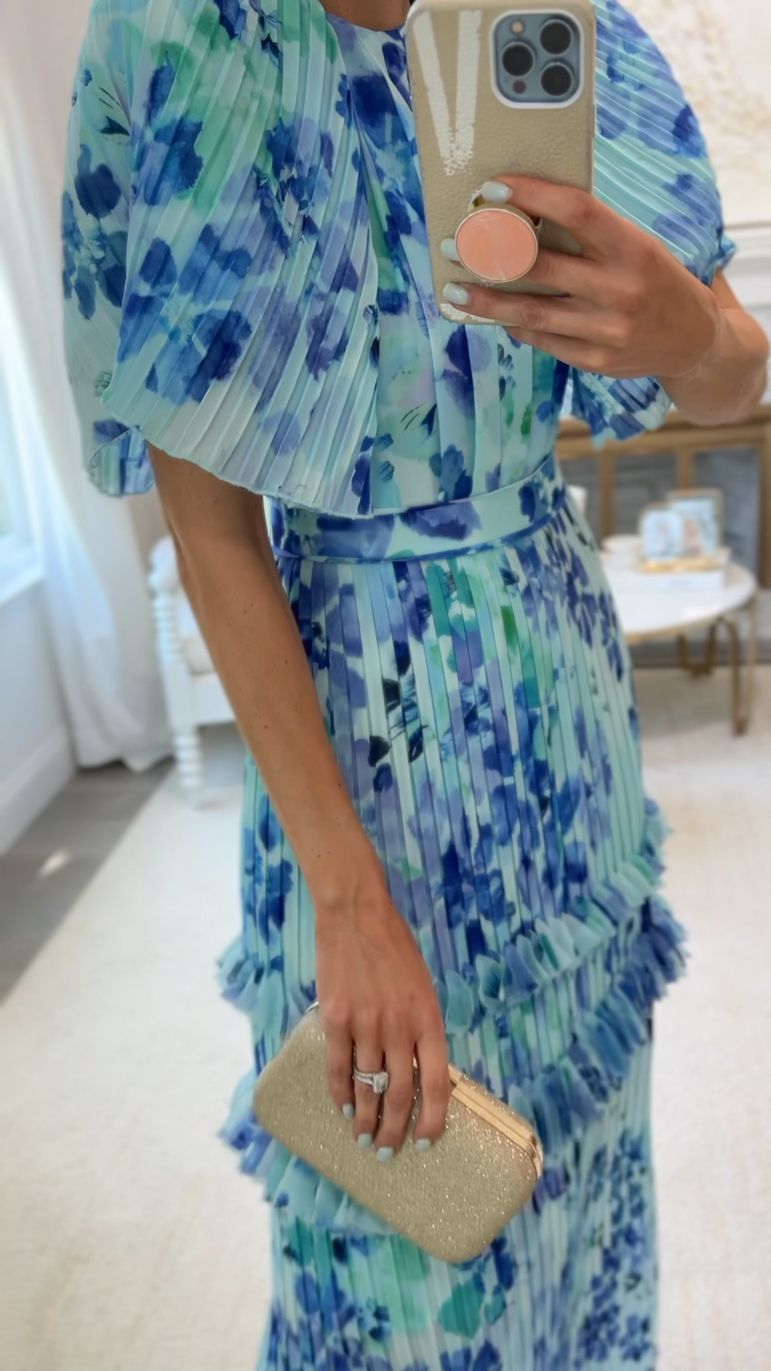 Last day of the 30% off everything on Karen Millen, and as I mentioned yesterday I discovered that my code Veronica 20 works on top of the 30% off! This dress would be so perfect for a summer wedding, but also feels casual enough to dress down. 



#LTKstyletip #LTKwedding #LTKsalealert
