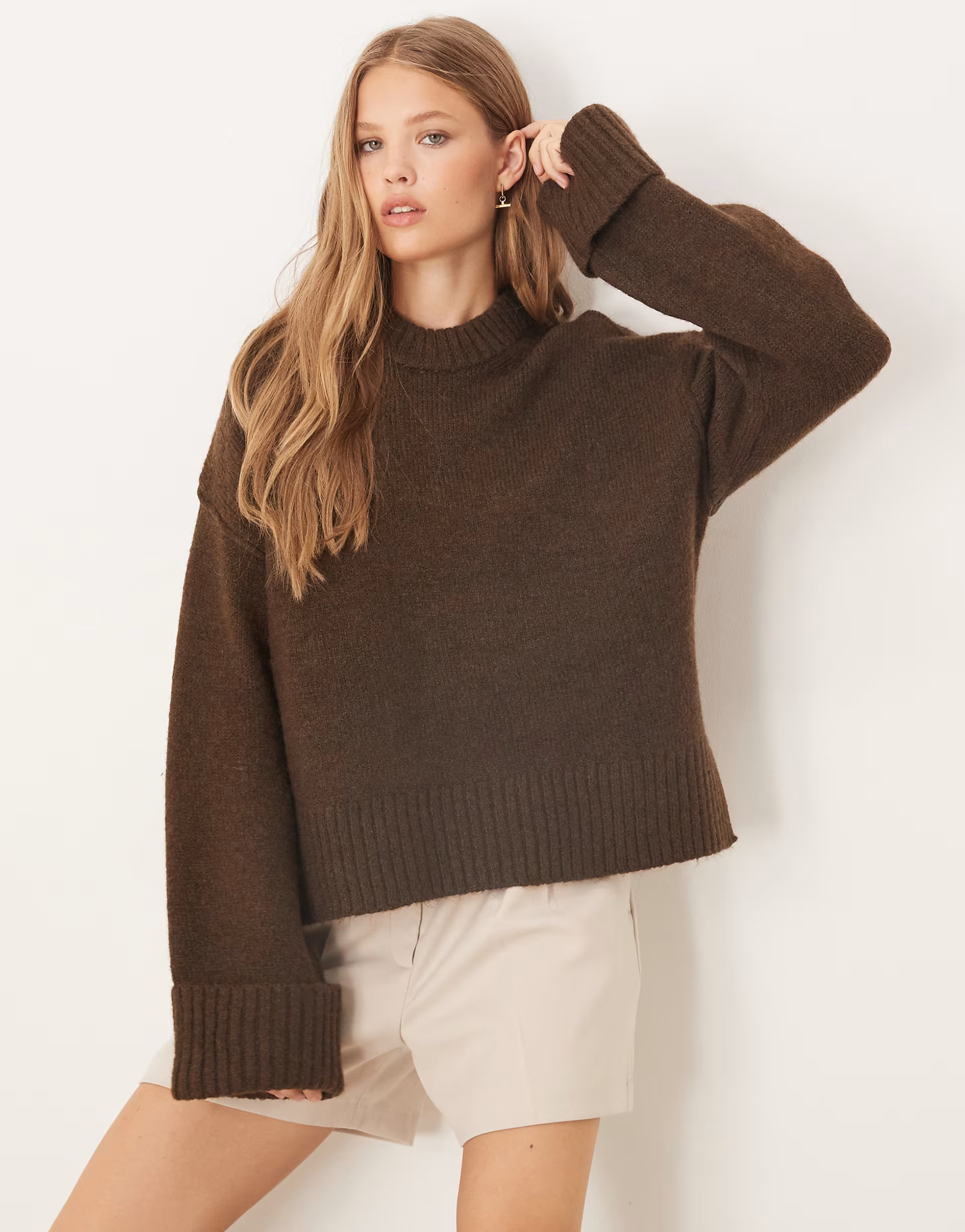 Gina Tricot relaxed crew neck folded sleeve knitted sweater in dark brown | ASOS | ASOS (Global)