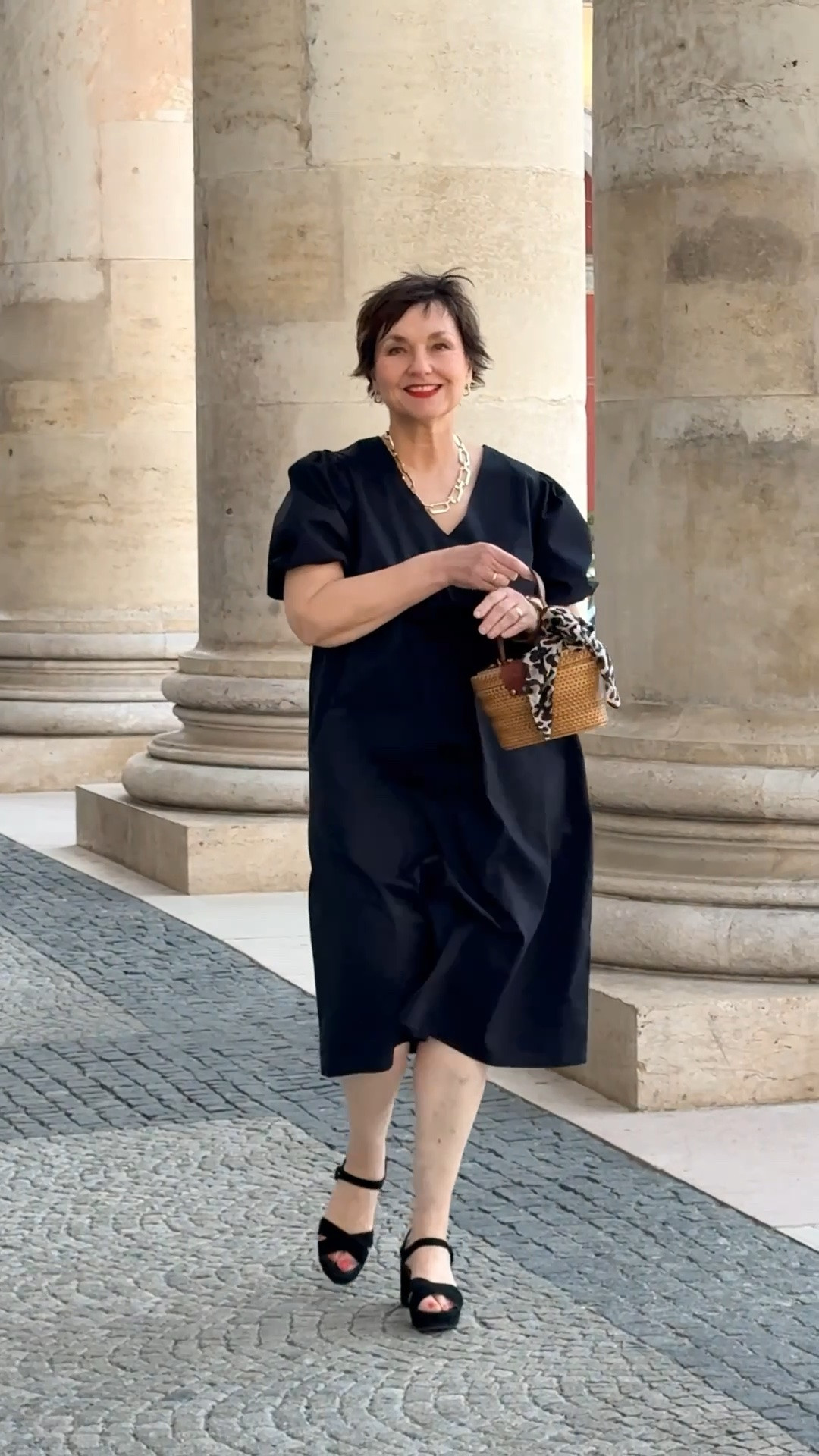 Summer outfit ☀️: schwarzes Baumwollkleid und Sandalen

#LTKdeutschland #LTKmidsize #LTKü50