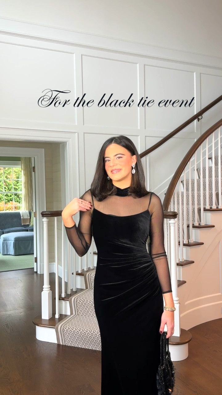 12 Days of Dresses ✨🎄
Day 7: A showstopping black gown made for a winter black-tie evening