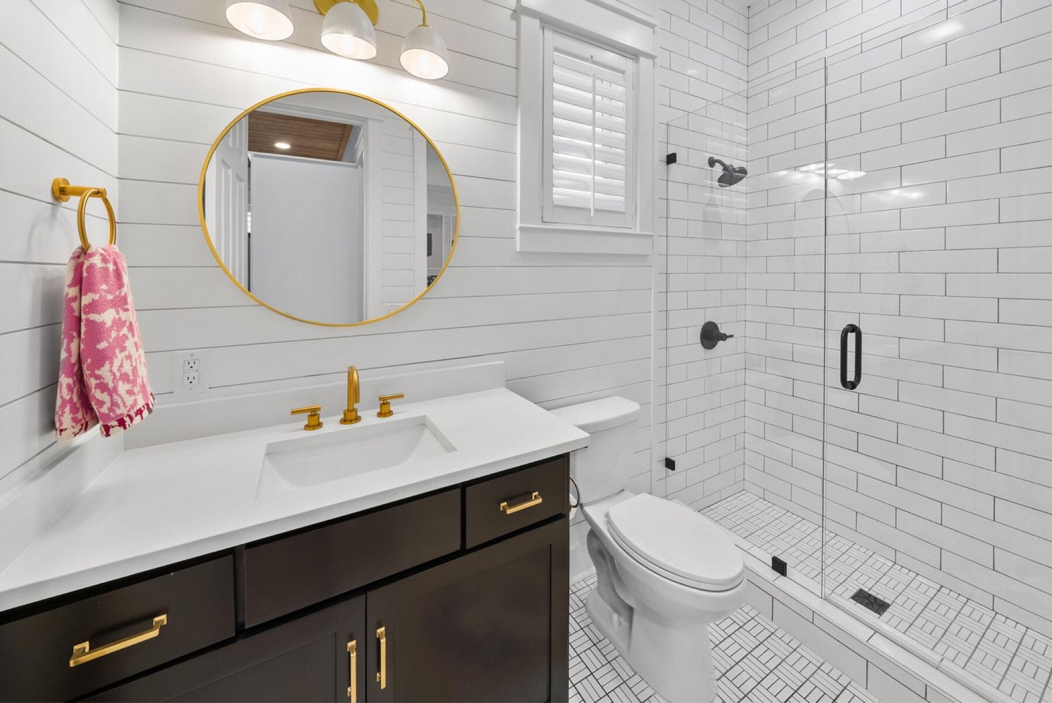 you can never go wrong with gold, white and black! 

#LTKhome #LTKstyletip