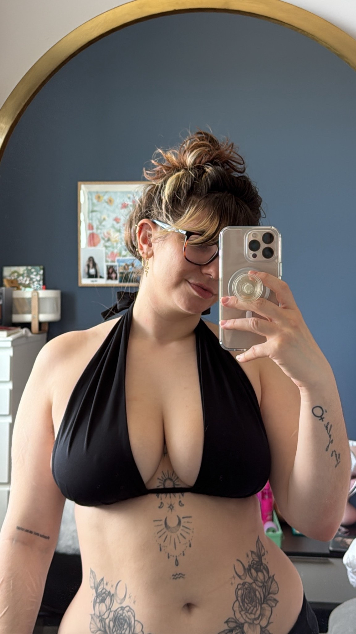 the most UNREAL bikini top for fuller bust!

It’s the Tala celeste and i wear an XL (for ref i’m a UK14 with 32GG/32H bra size)

the thick straps make it much more comfortable than other halter tops and the lift is unmatched - gravity who??

#LTKFindsUnder50 #LTKSwim #LTKMidsize