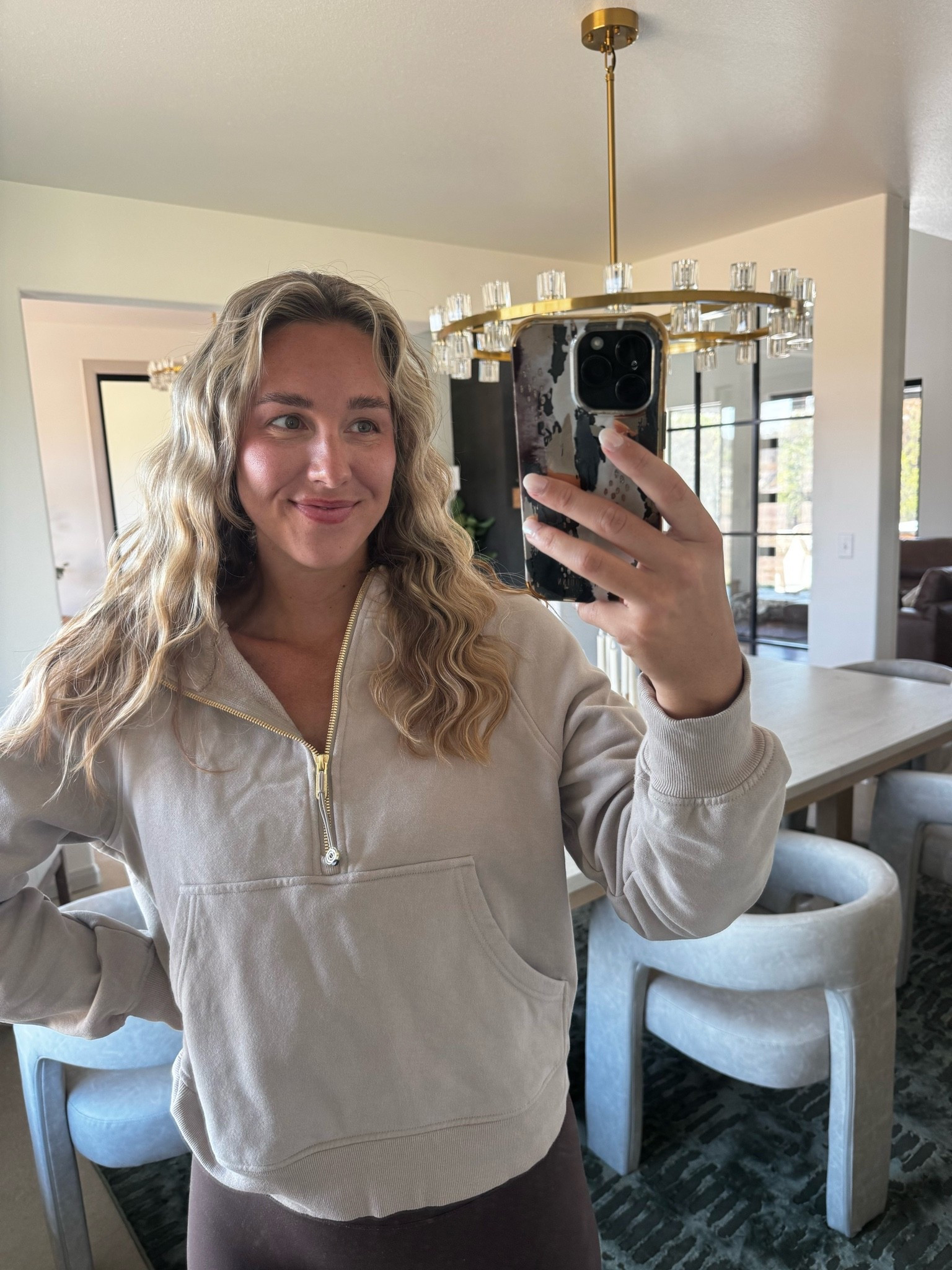 This Lulu lookalike pullover is perfect for fall 🥰