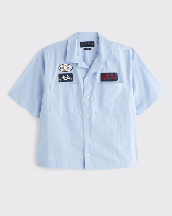 Short-Sleeve Cropped Graphic Workwear Button-Up Shirt | Abercrombie & Fitch (US)