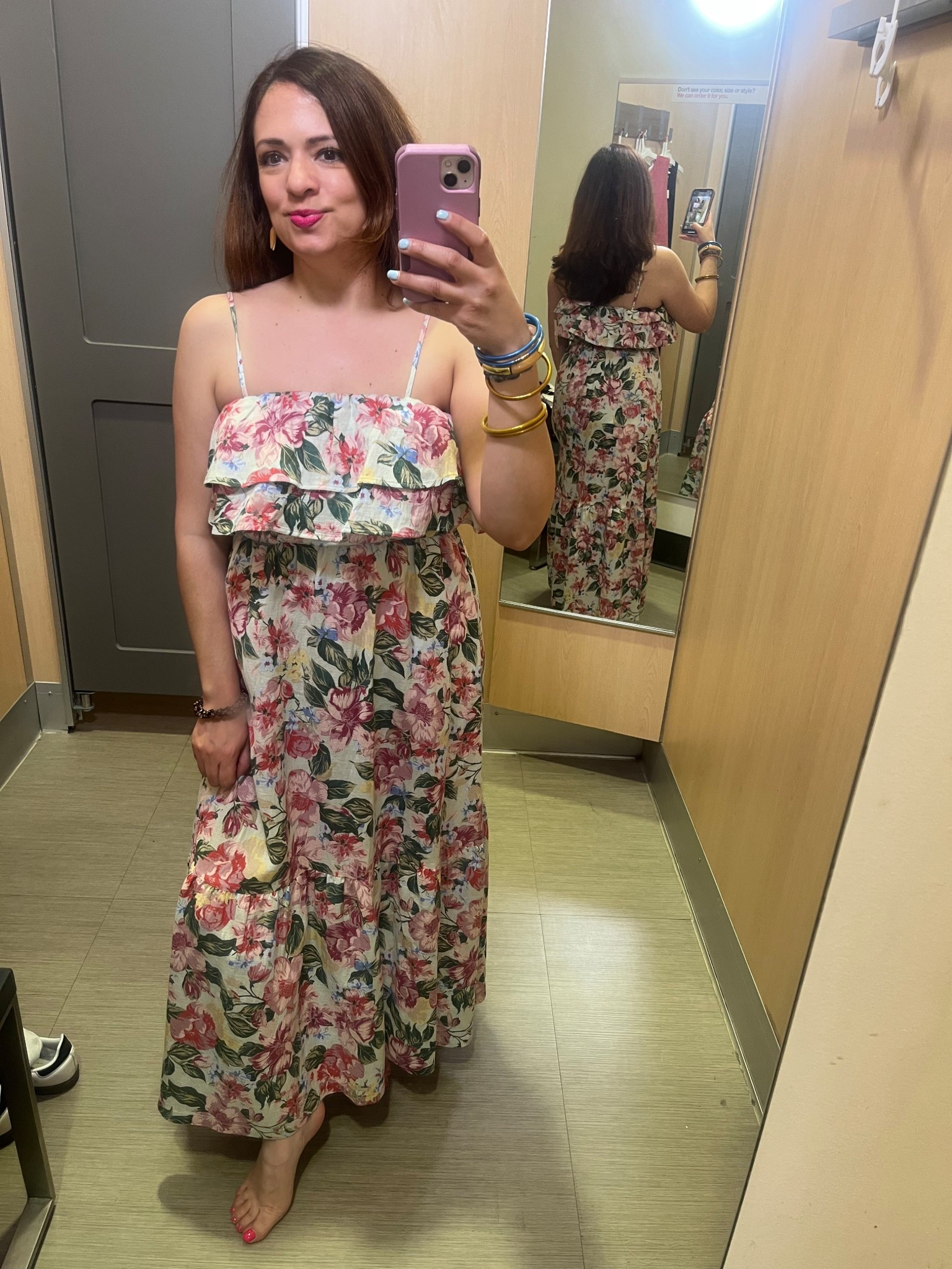 This dress style floral print and cut is so cute wearing a size XS on sale for 40% off 



#LTKSaleAlert #LTKPetite