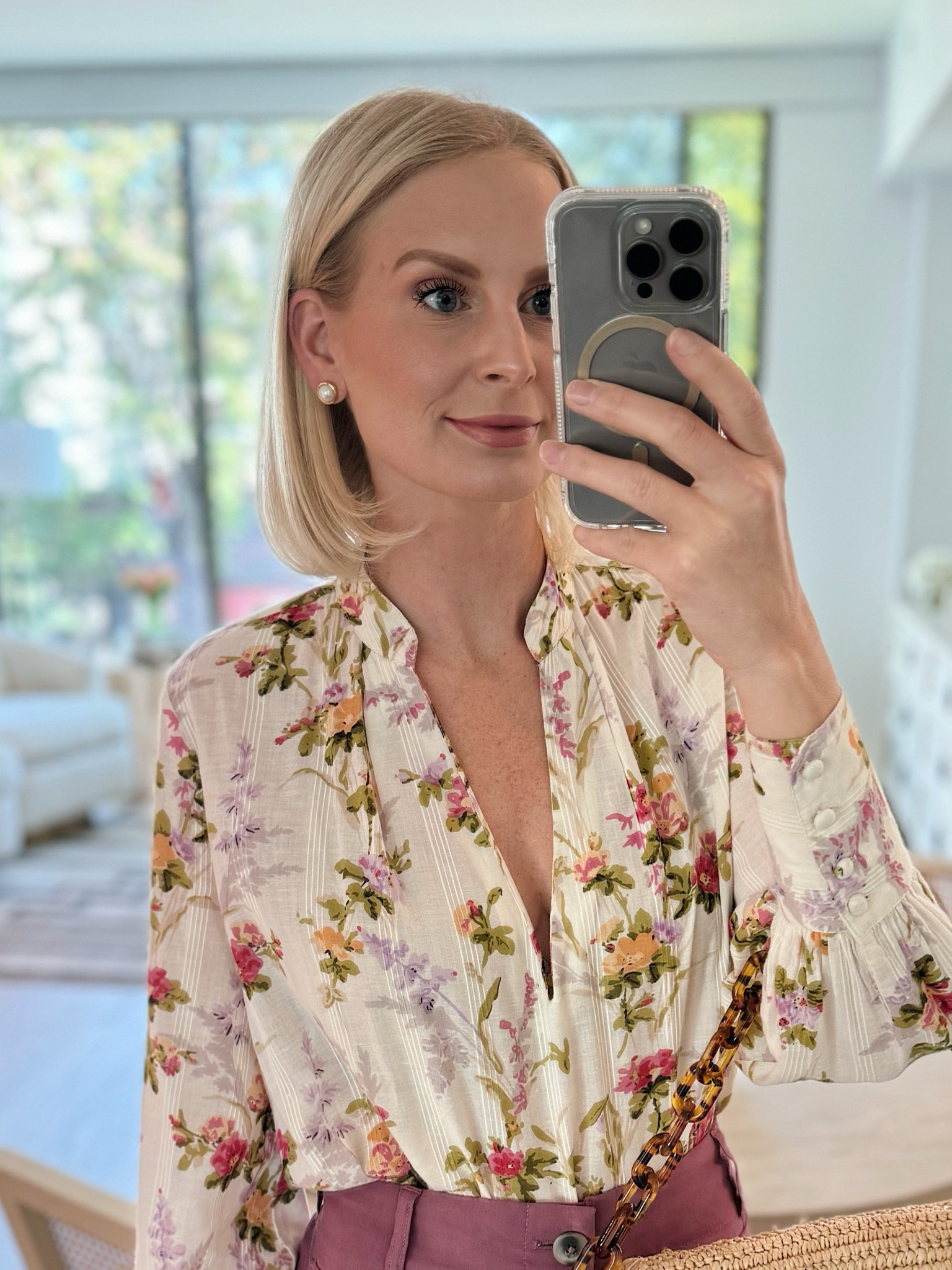 Today’s makeup look!
Concealer: vanilla
Foundation: 4.0
Blush: tempted
Lipstick: Raquel by NARS (old/discontinued)

#LTKBeauty