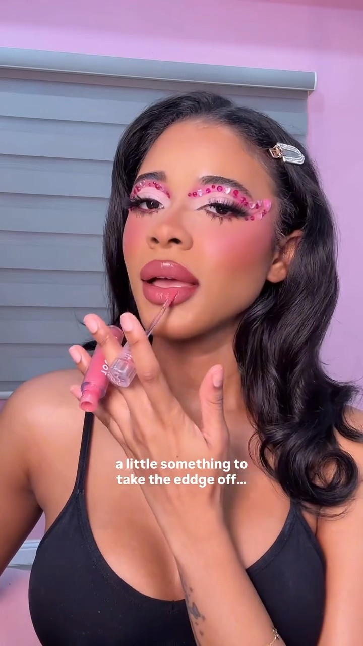 when you’ve had a long day but don’t smoke
@tower28beauty lip oil jelly in pistachio 🥜  #sephora #tower28beauty