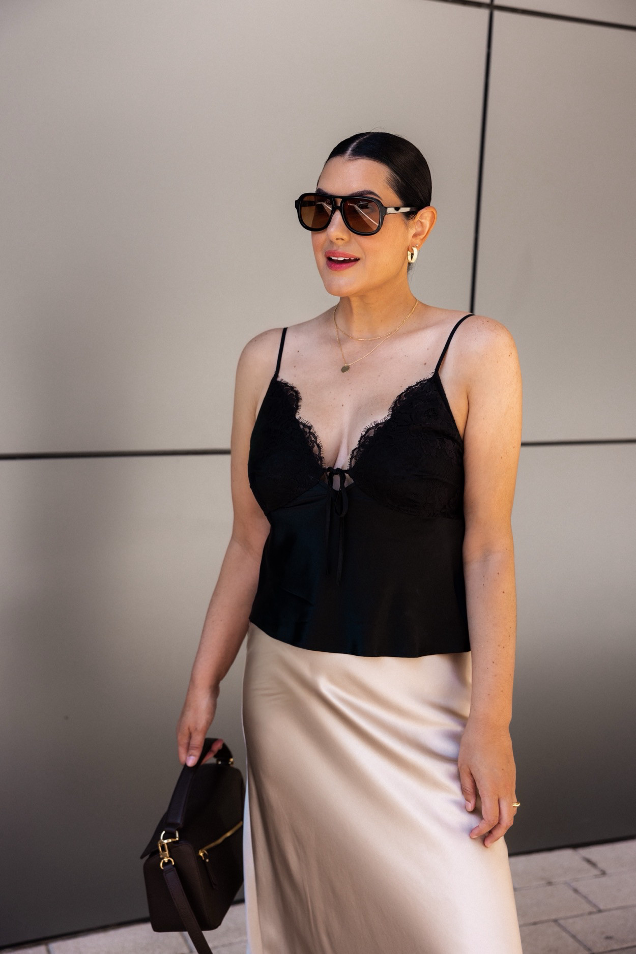  Find a silk camisole that is a) long enough for longer torsos and b) fits larger chests can be like a treasure hunt. Thankfully this one from @quince fits like a dream! I’m in the large and it fits me perfectly, chest wise and length wise. Plus the straps are fully adjustable. Under $100, too! #quincepartner 

 